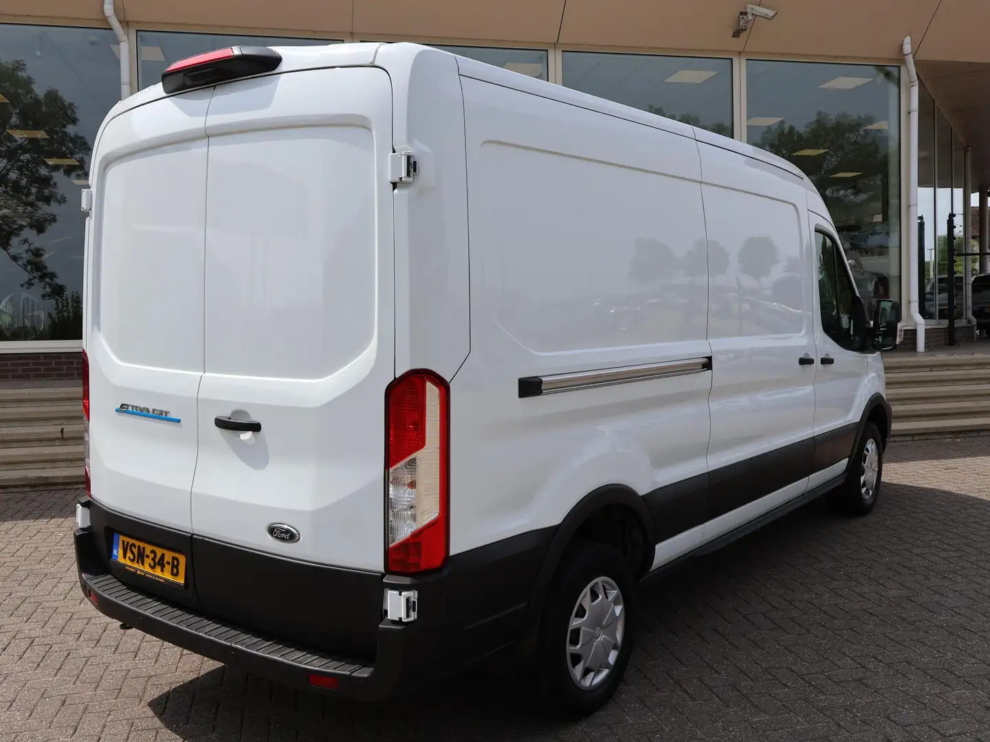 Ford E-Transit 350 L3H2 TREND 86KWH 184 PK AUT. + CAMERA | NAVIGA Wit - 2