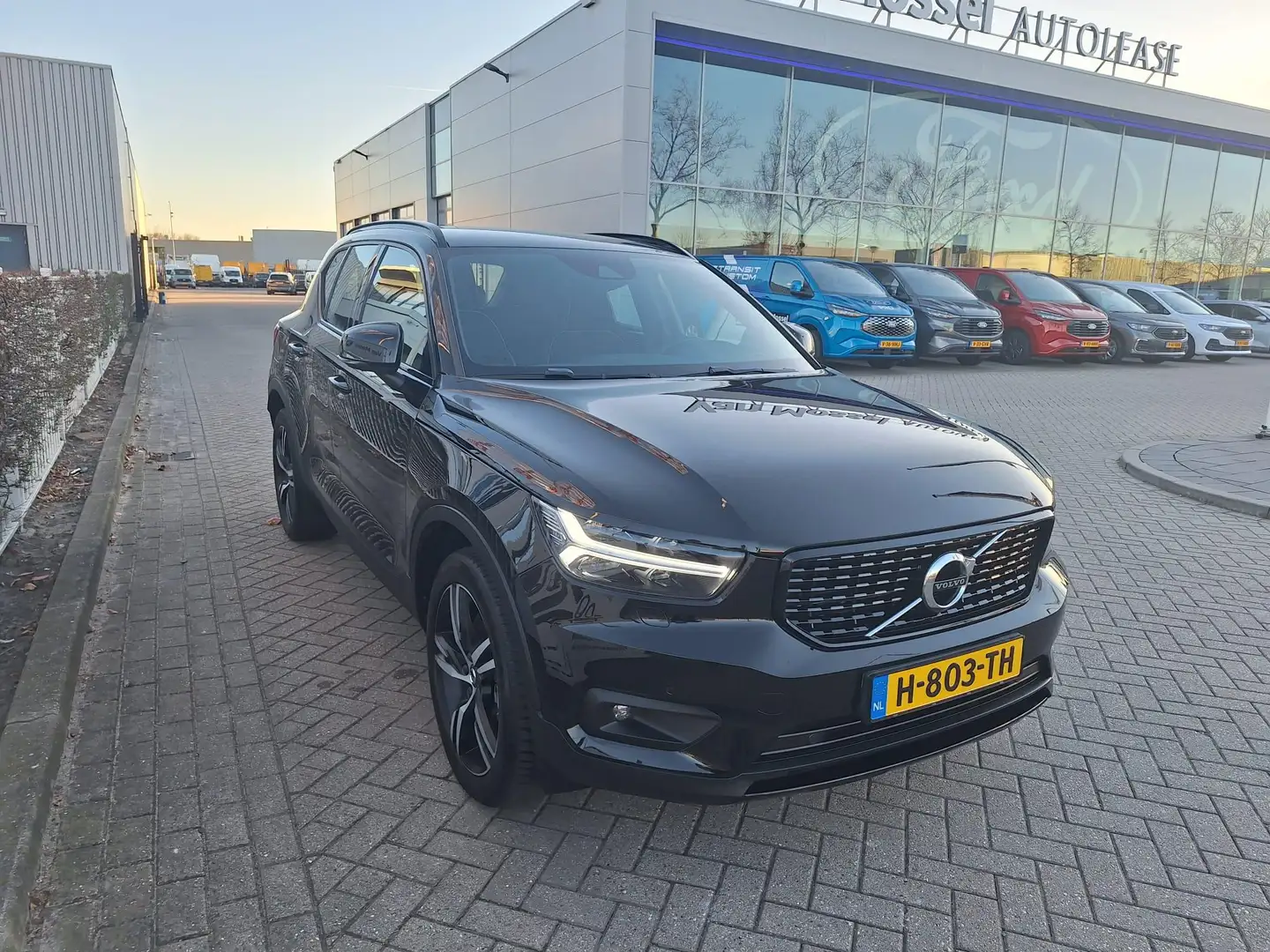Volvo XC40 1.5 T5 Twin Engine R-Design | PHEV | Stoelverwarmi Noir - 2