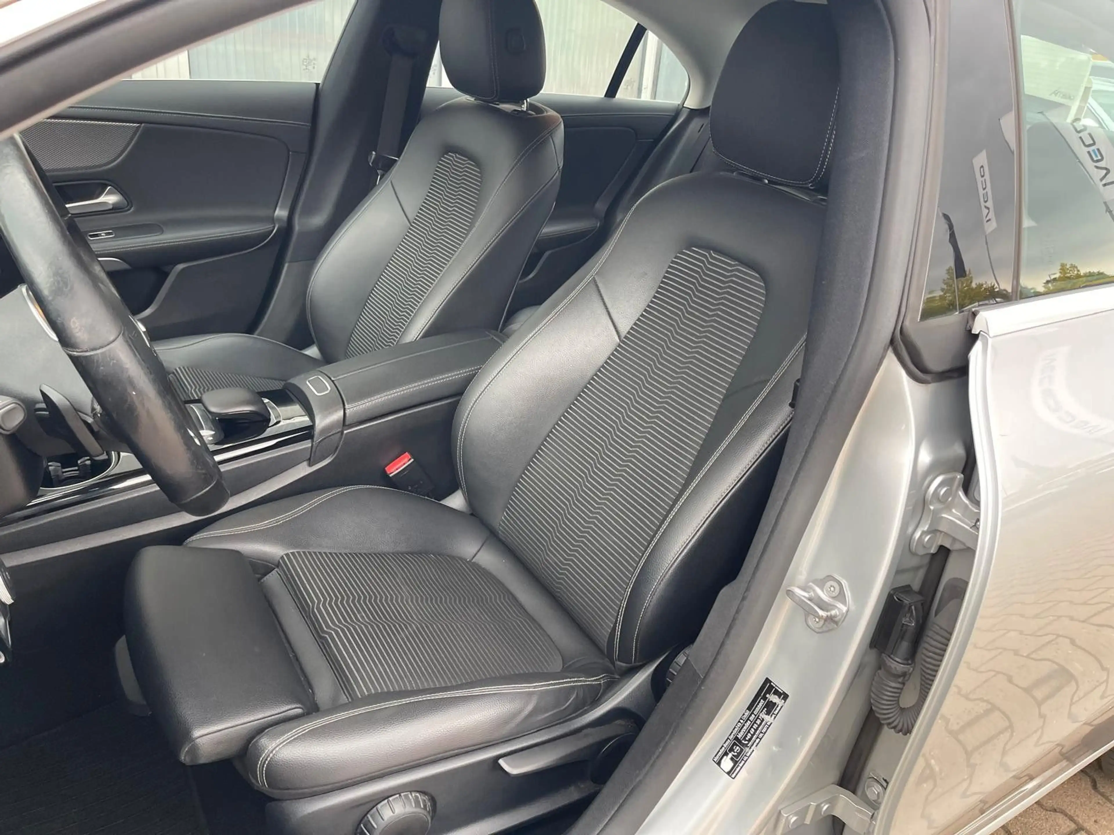 Mercedes-Benz CLA 220 d/Coupé/1HD/AHK/NAVI/S-HEFT/18'' — photo 10