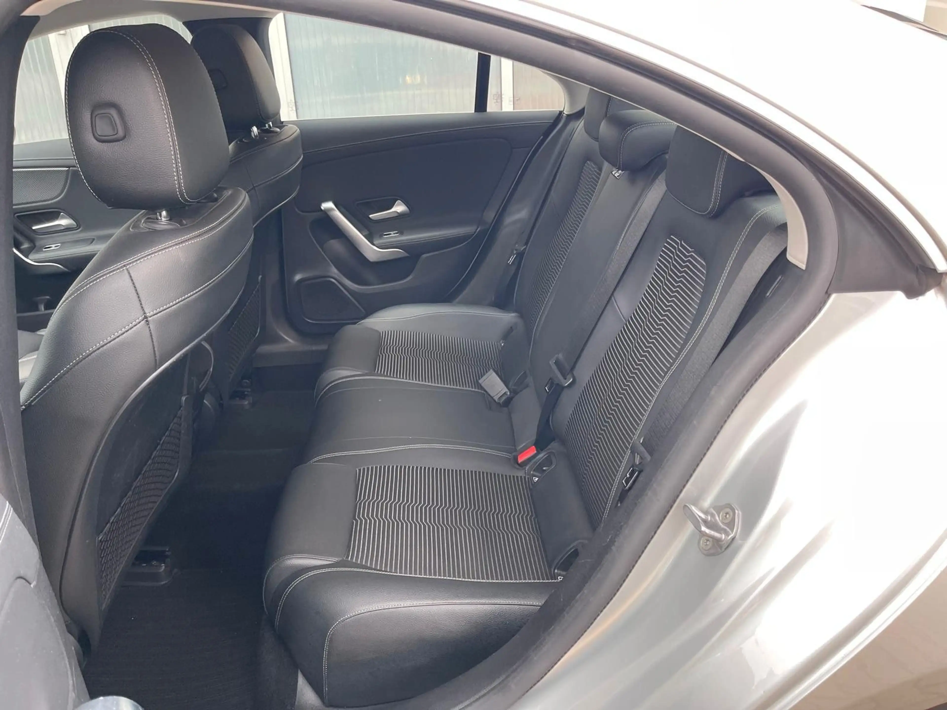 Mercedes-Benz CLA 220 d/Coupé/1HD/AHK/NAVI/S-HEFT/18'' — photo 11