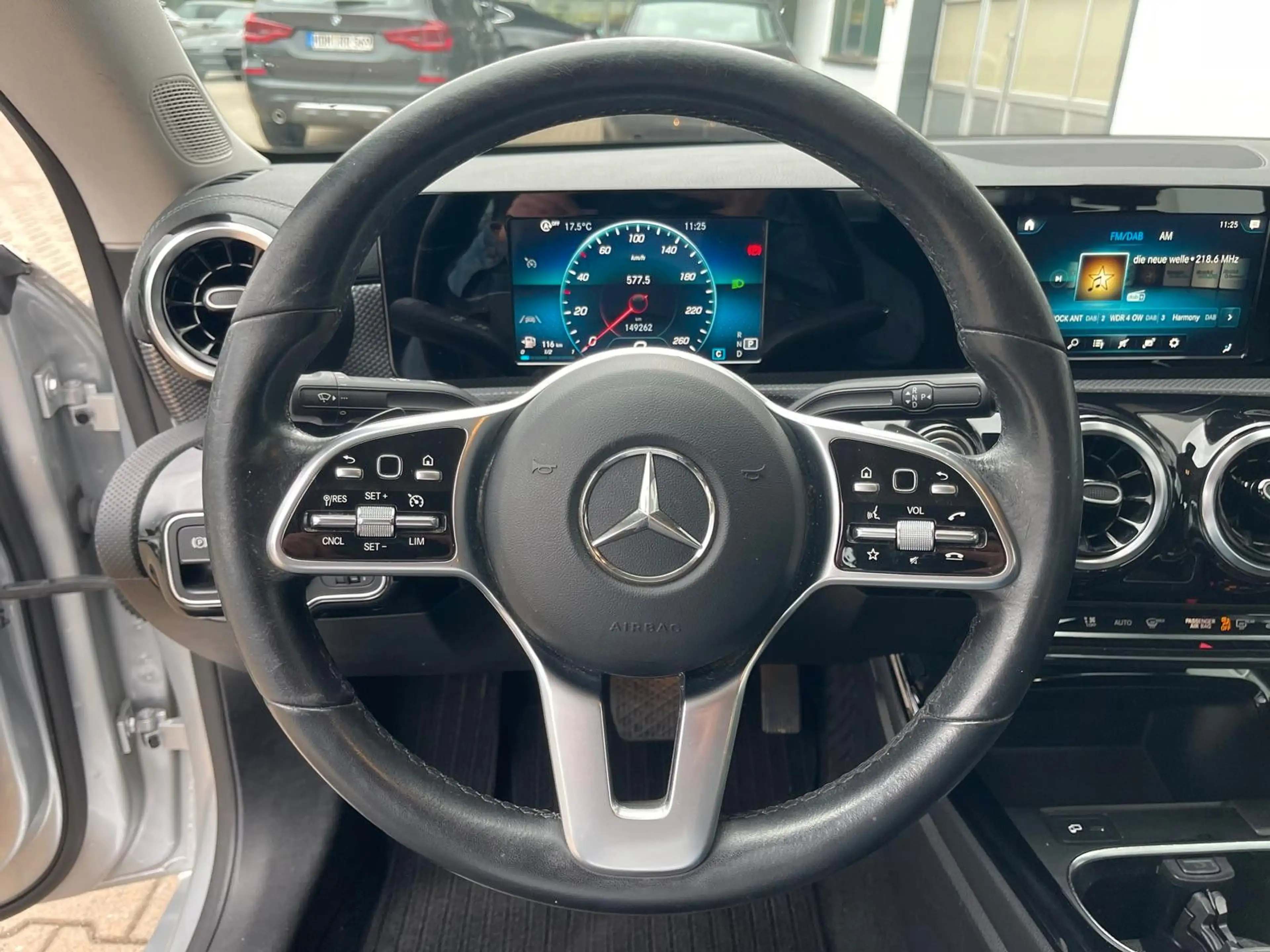 Mercedes-Benz CLA 220 d/Coupé/1HD/AHK/NAVI/S-HEFT/18'' — photo 9