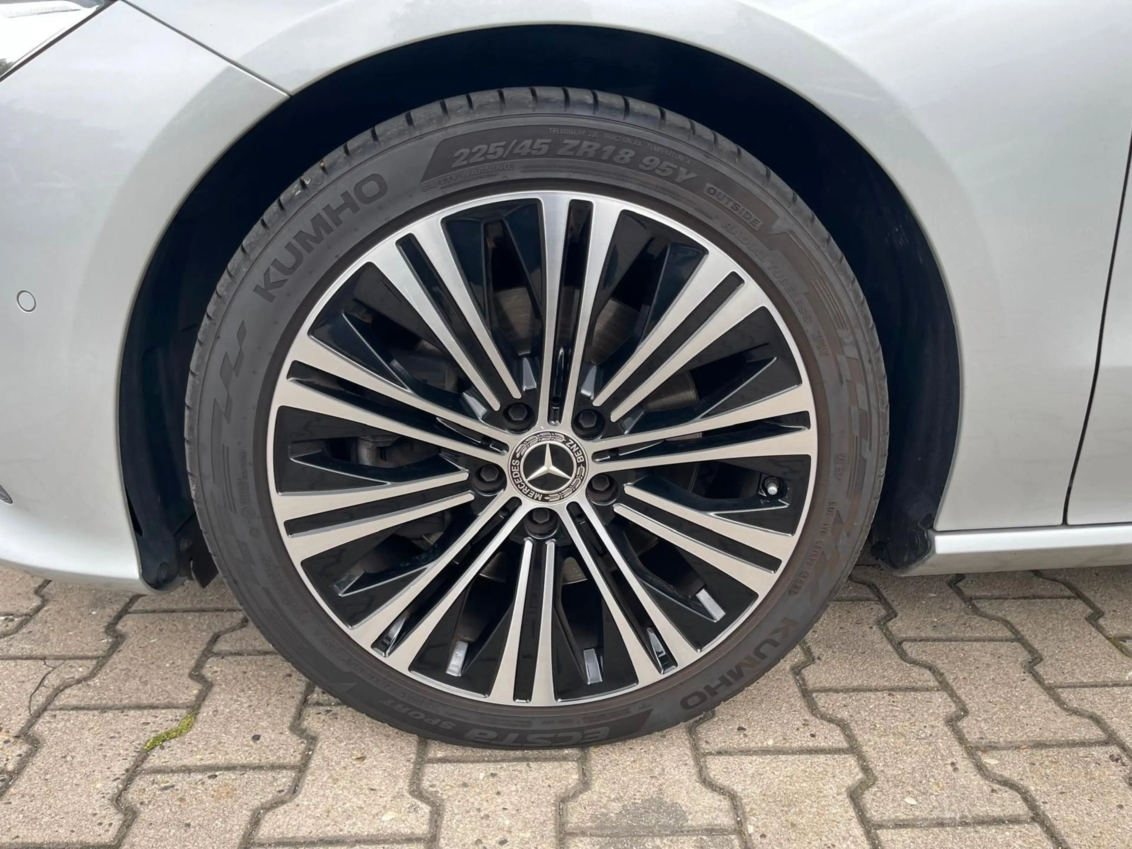 Mercedes-Benz CLA 220 d/Coupé/1HD/AHK/NAVI/S-HEFT/18'' — photo 7