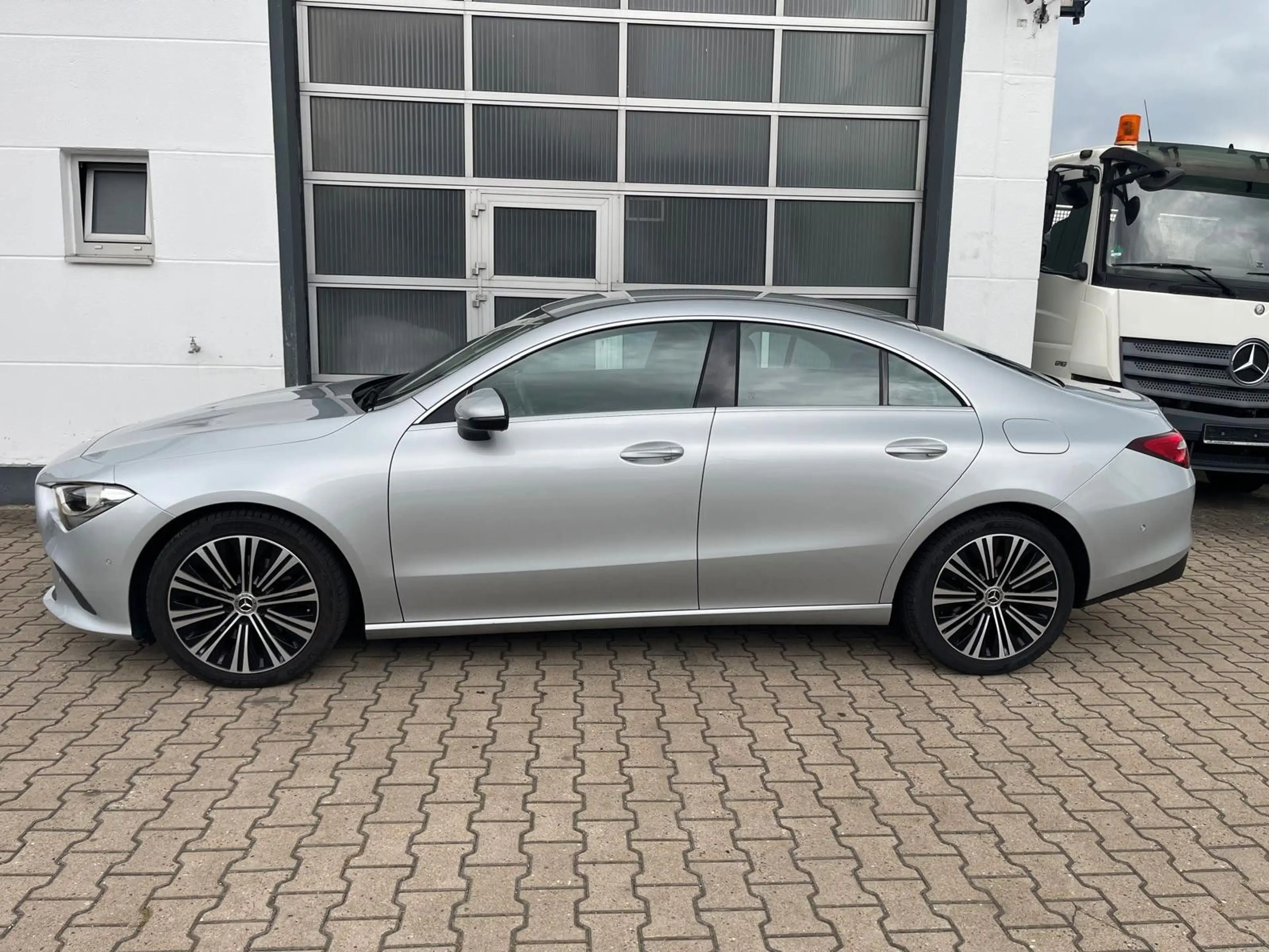Mercedes-Benz CLA 220 d/Coupé/1HD/AHK/NAVI/S-HEFT/18'' — photo 3