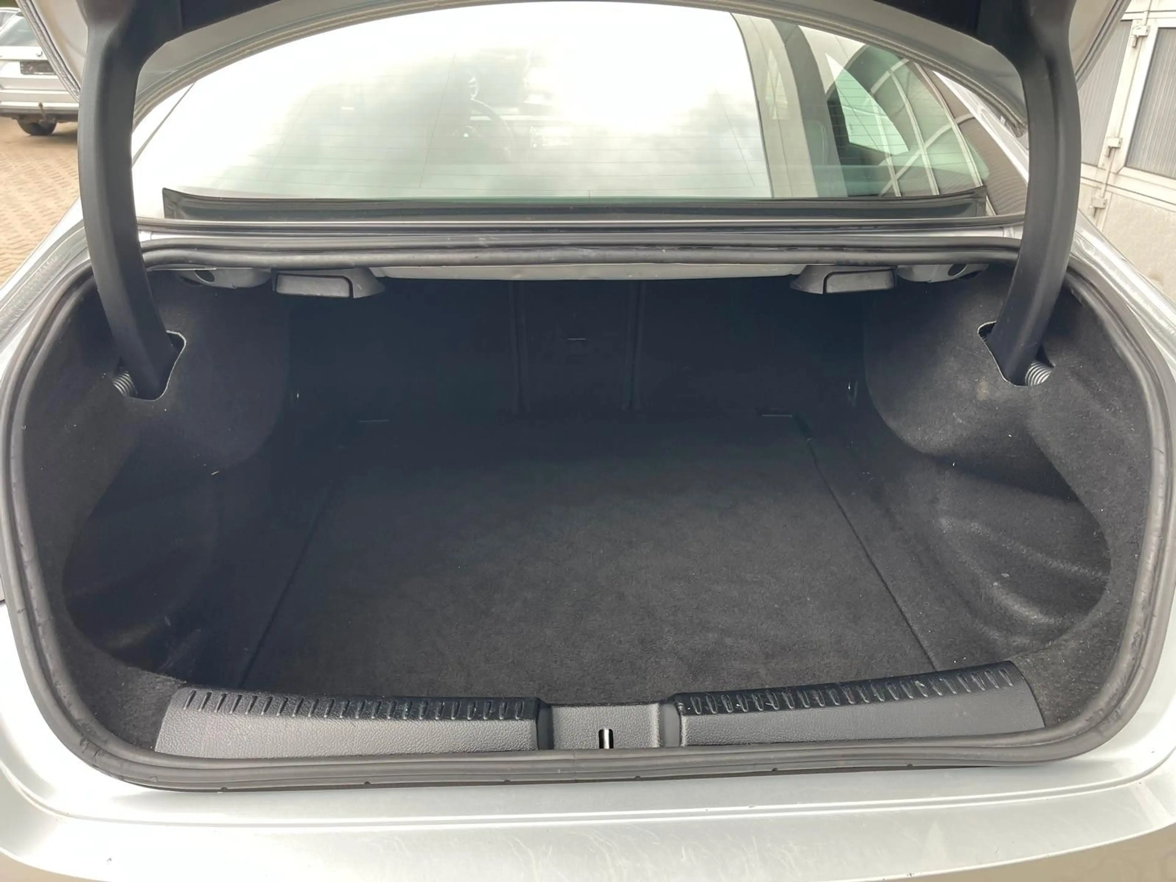 Mercedes-Benz CLA 220 d/Coupé/1HD/AHK/NAVI/S-HEFT/18'' — photo 6