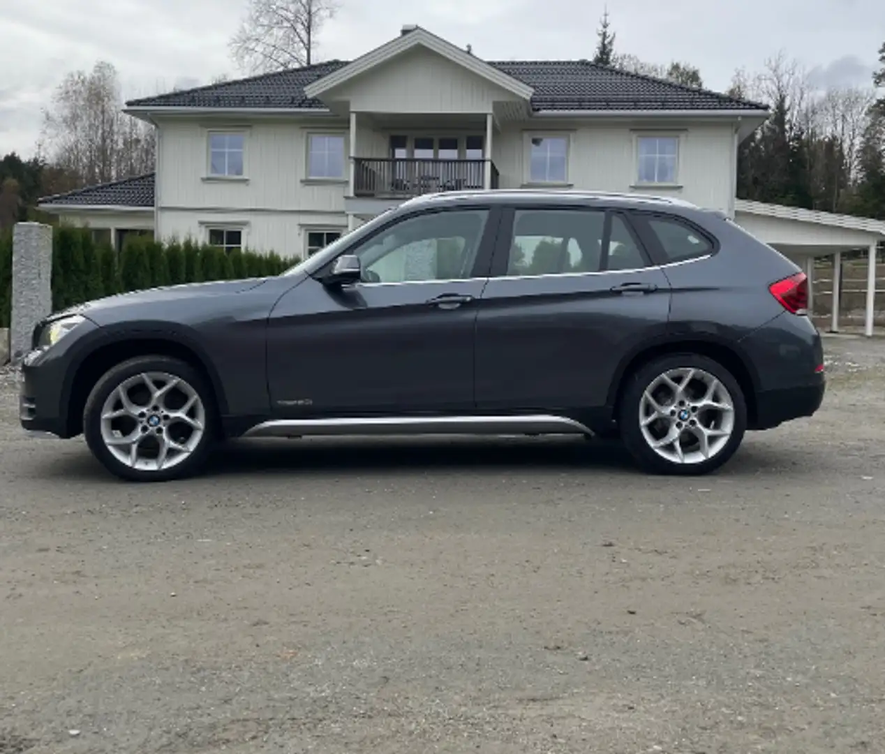 BMW X1 Noir - 1