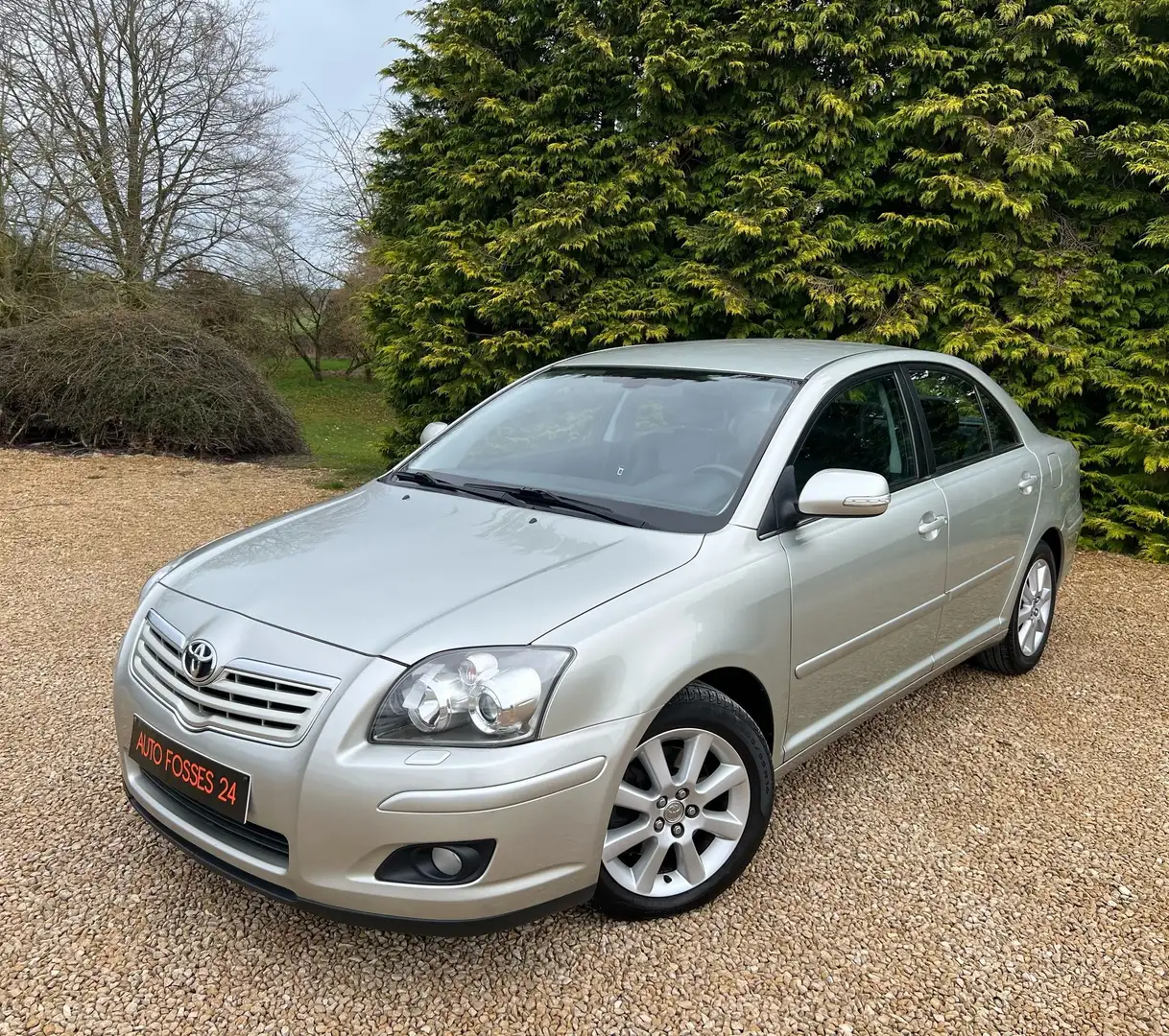 Toyota Avensis 2.0 Turbo D4D 126 CV FULL OPTIONS GPS XENON CUIR Silber - 1