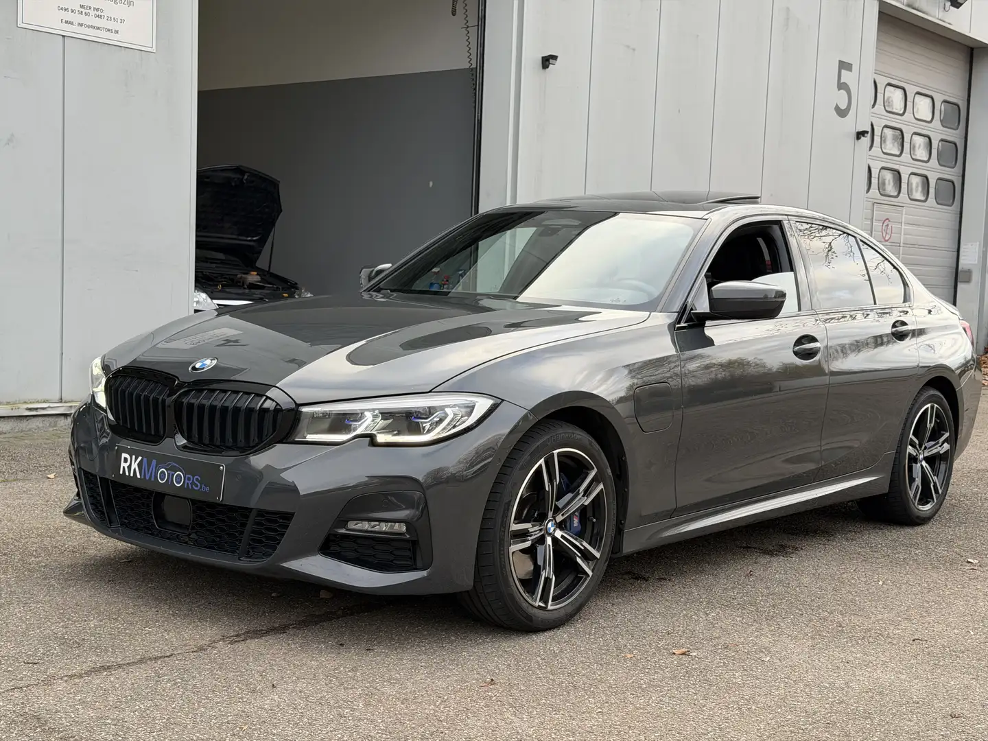 BMW 330 330e Aut. M Sport individueel Gris - 1