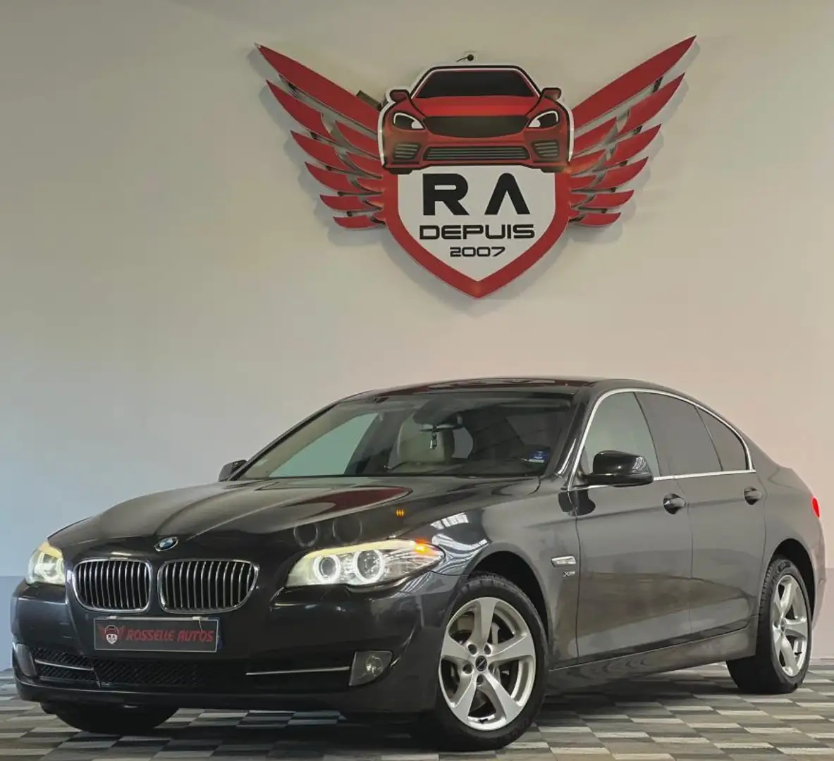 BMW 530 SERIE 530dA xDrive 258ch Confort Gris - 2