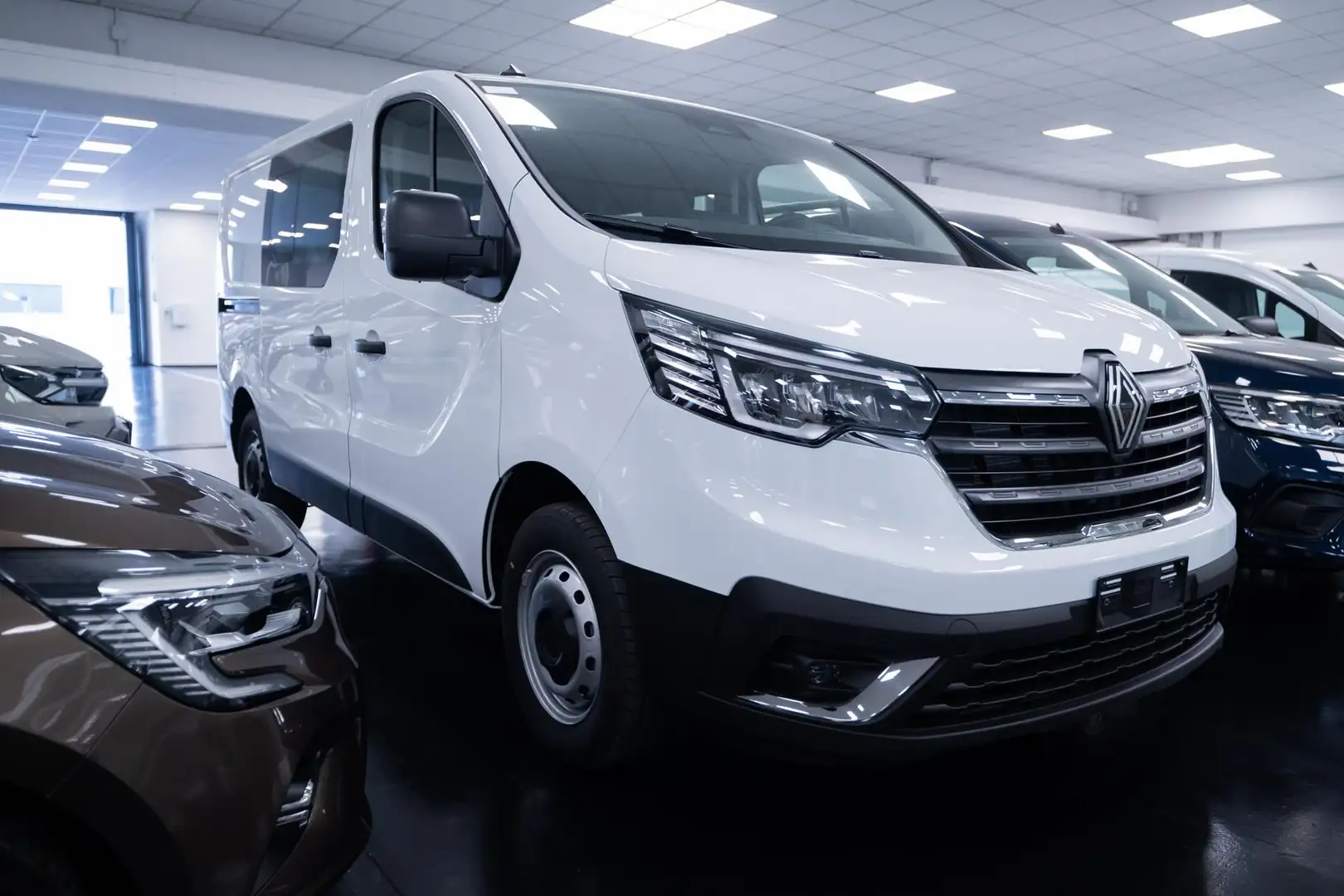 Renault Trafic Trafic T27 2.0 BluedCi 110CV PC-TN-DC Furgone Bianco - 2