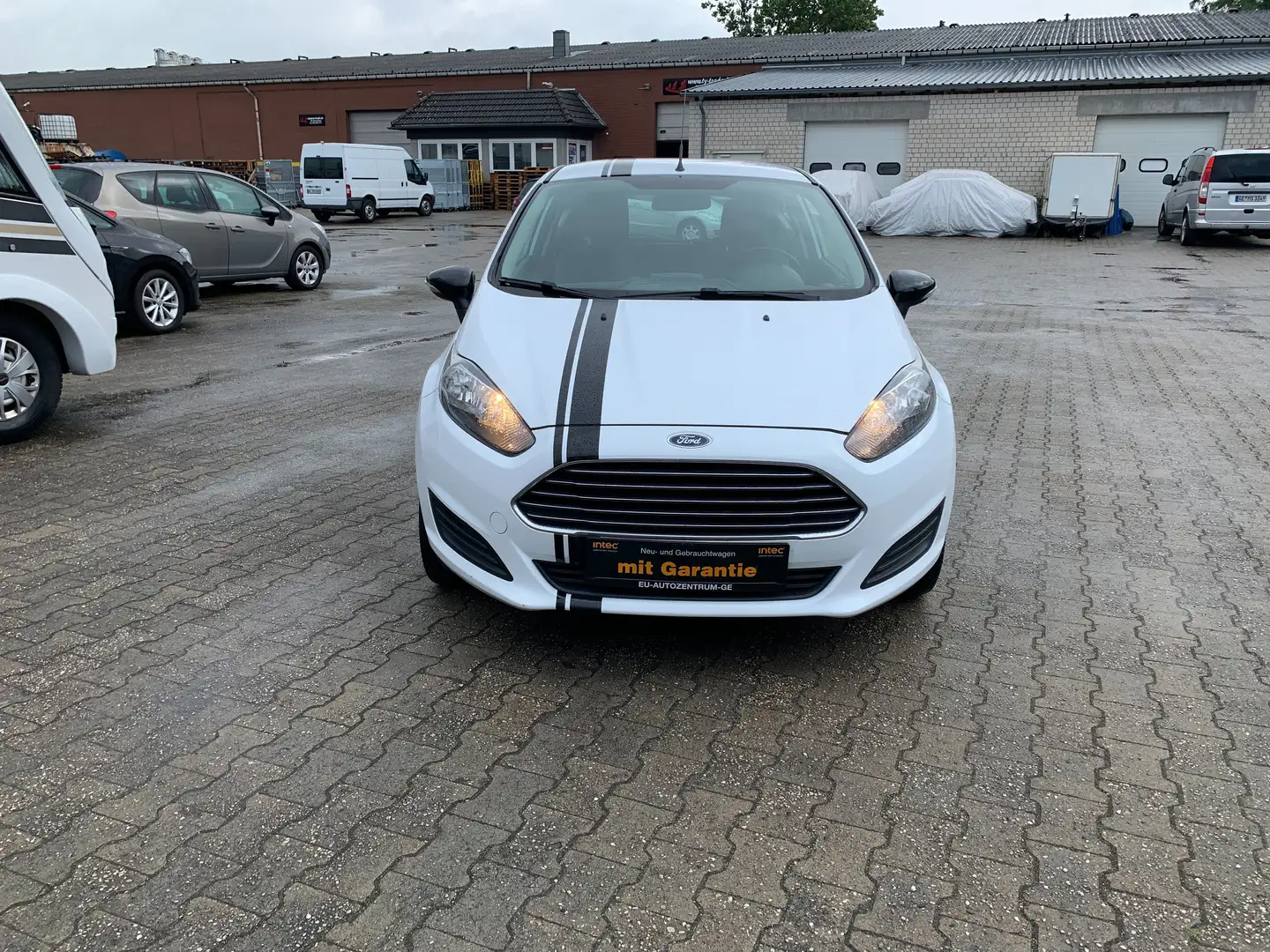 Ford Fiesta Ambiente SPORT Blanc - 2