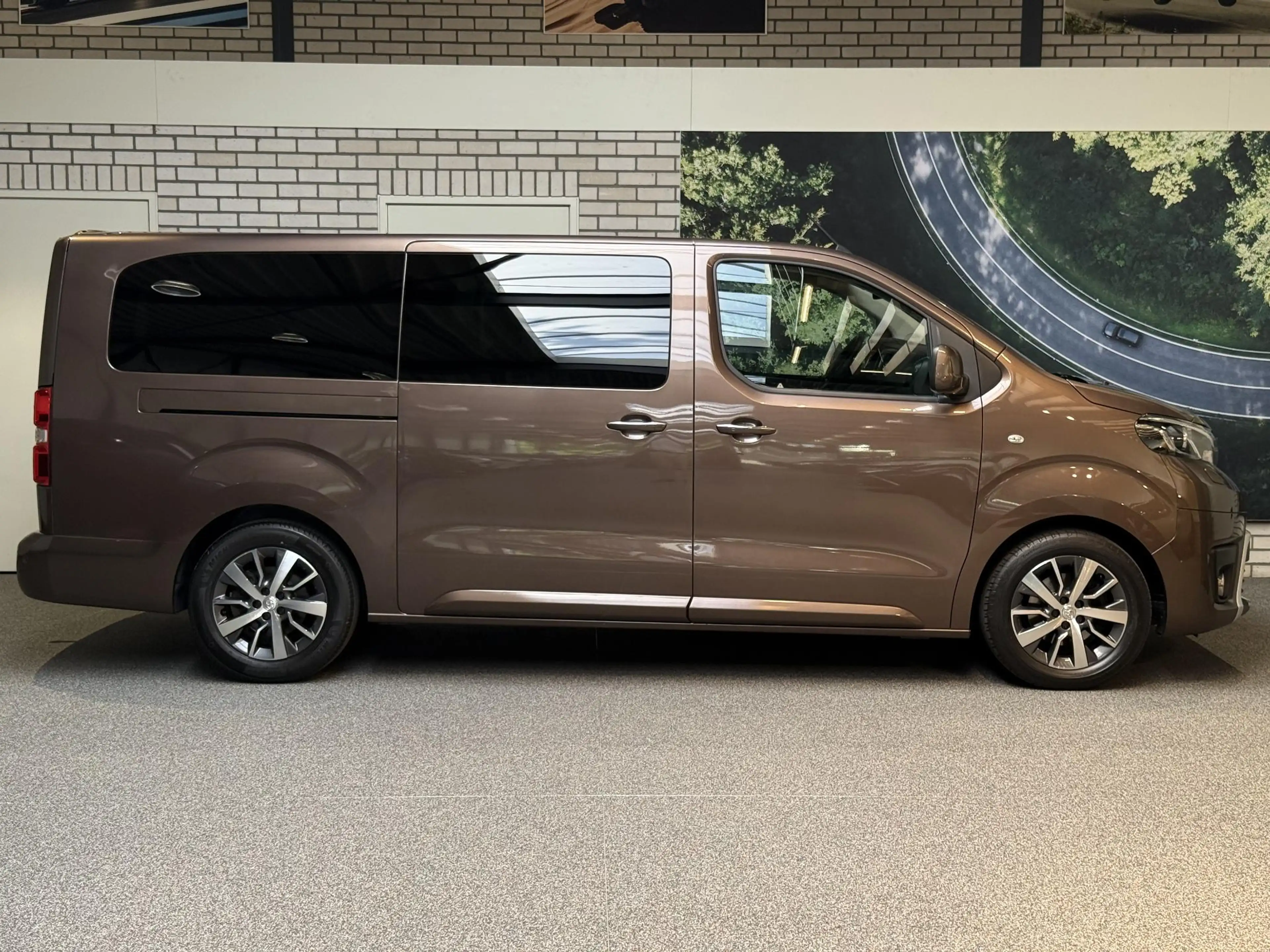 Toyota Proace Worker 2.0 D-4D Executive Long DC Verso — photo 3