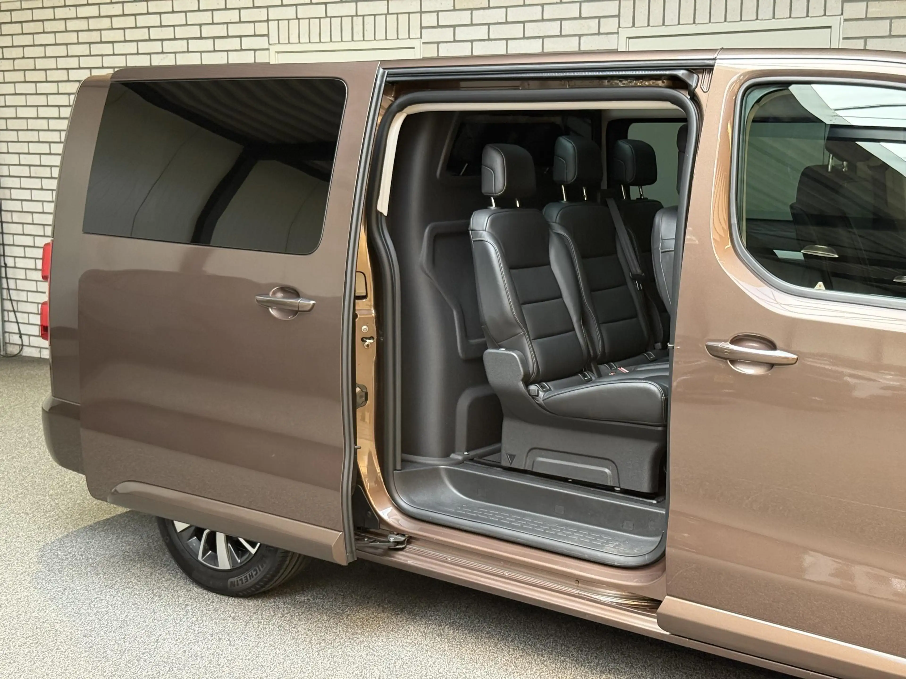 Toyota Proace Worker 2.0 D-4D Executive Long DC Verso — photo 19