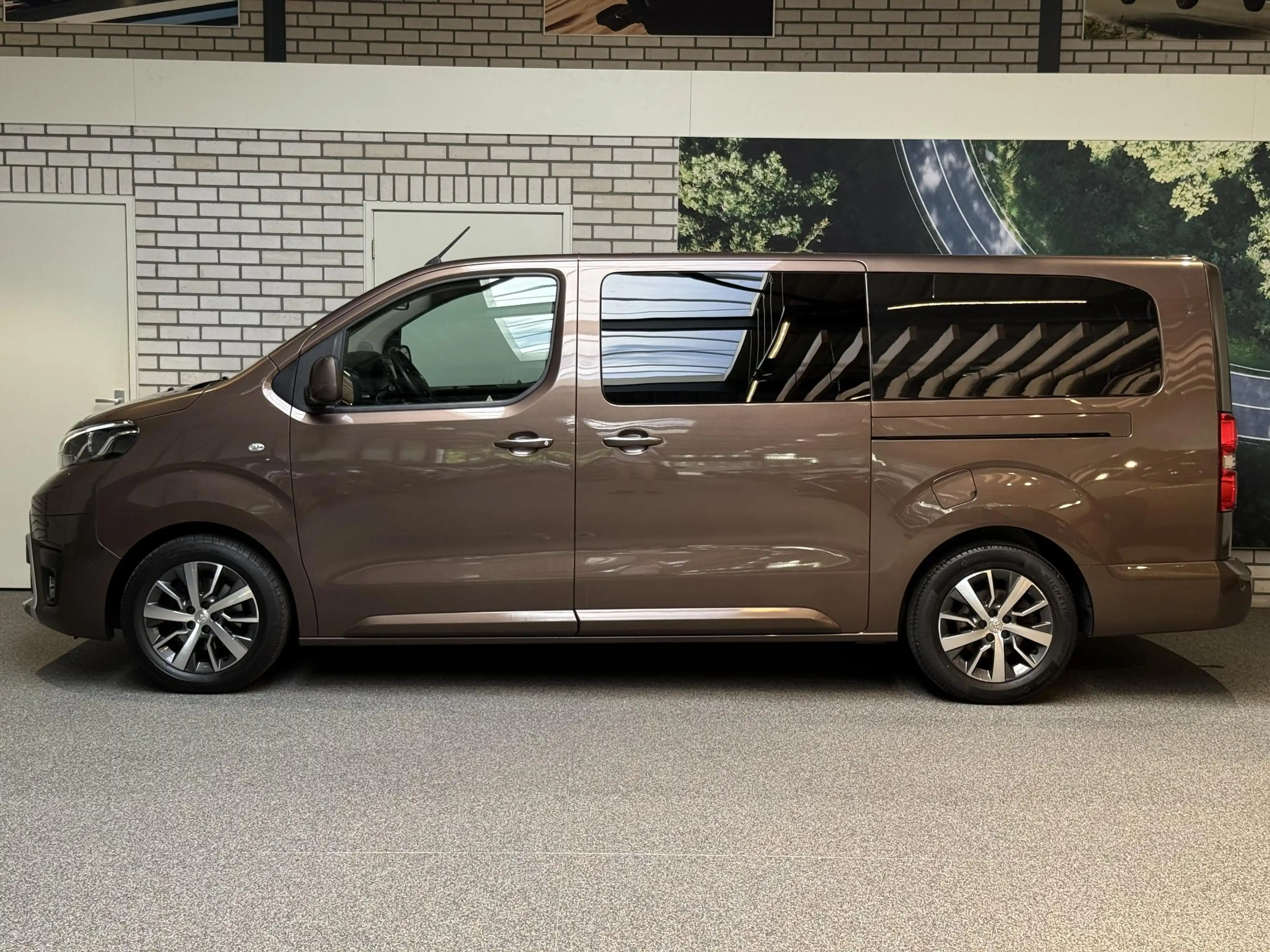 Toyota Proace Worker 2.0 D-4D Executive Long DC Verso — photo 2
