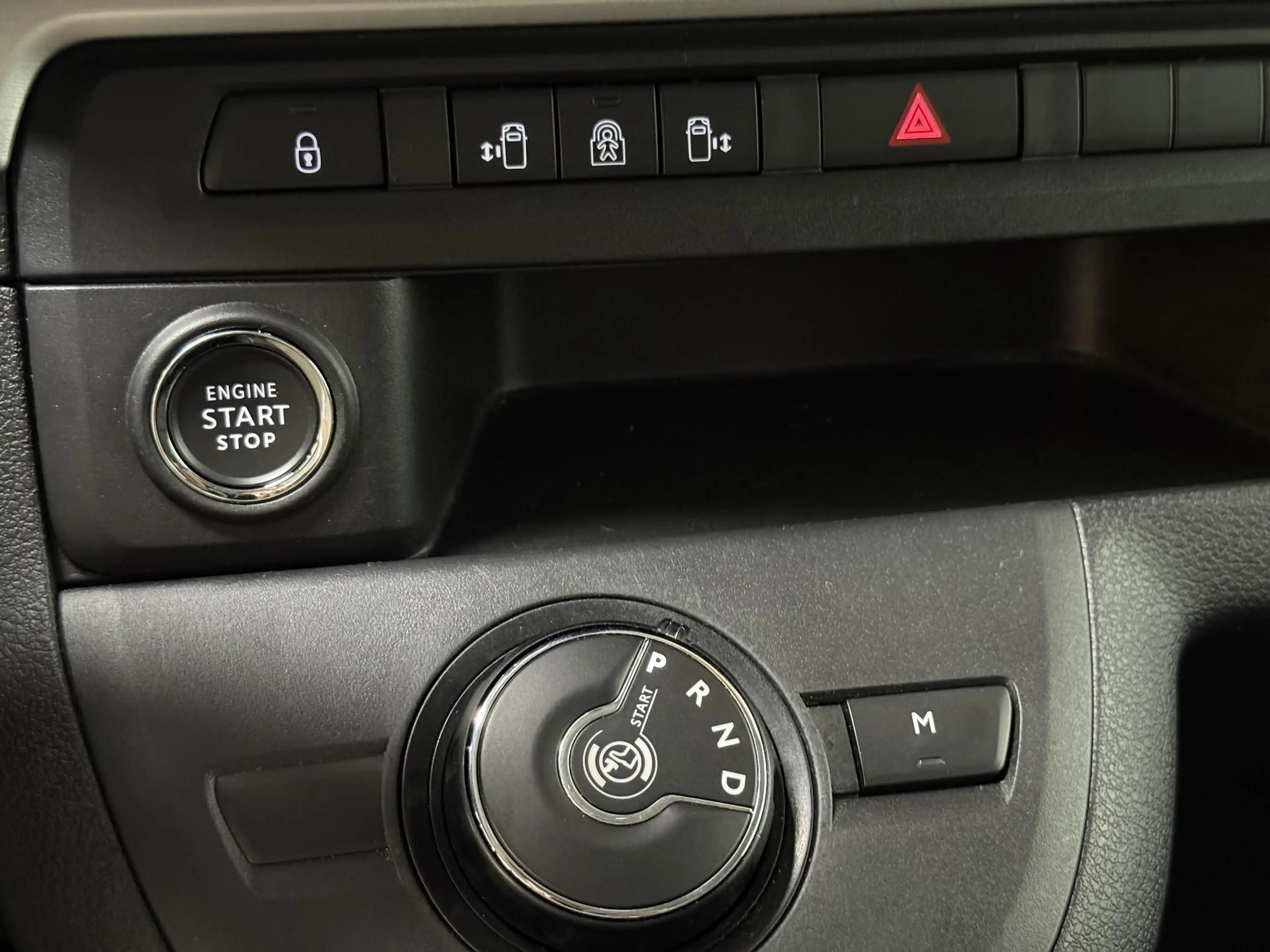 Toyota Proace Worker 2.0 D-4D Executive Long DC Verso — photo 13