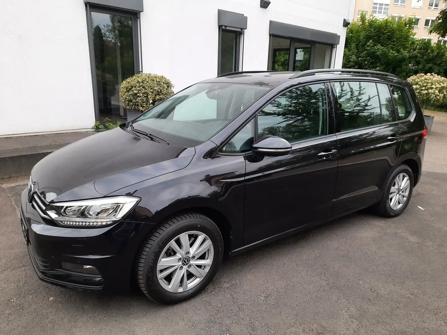 Volkswagen Touran Comfortline, 1.Hd, Navi, SHZ, Standheizung, ACC, Schwarz - 1