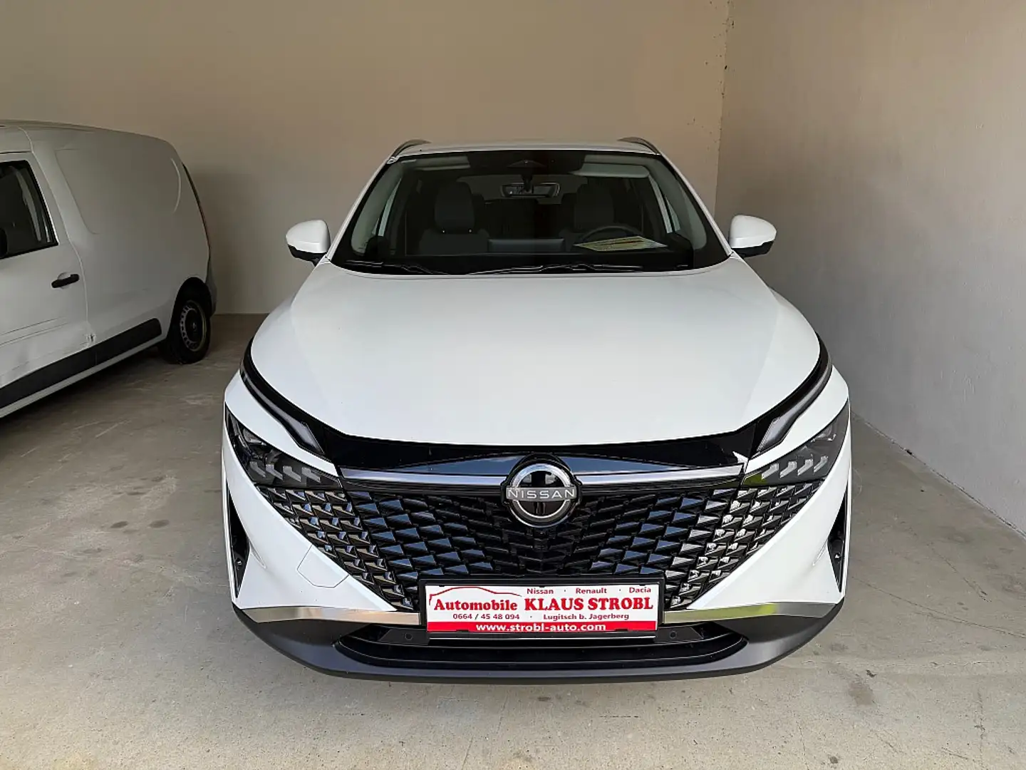 Nissan Qashqai 1,3 DIG-T MHEV 4x4 N-Connecta+ Xtronic Weiß - 2