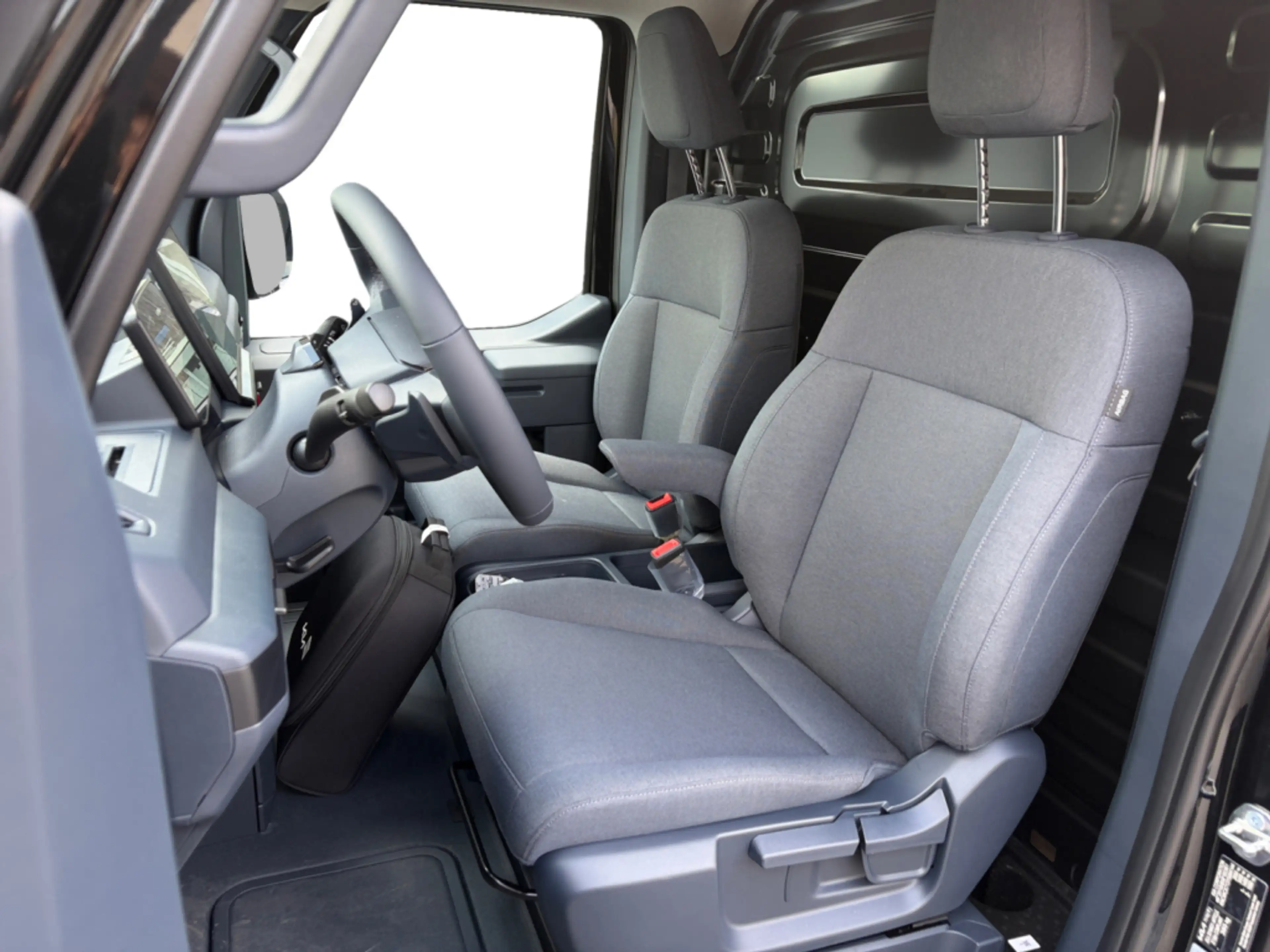 Kia PV5 Cargo Plus L2H1 3p. 71,2 kWh — photo 15