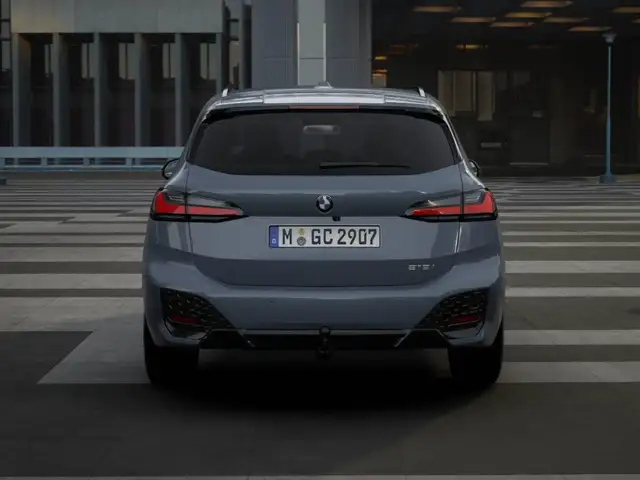 BMW 2 Series view 5