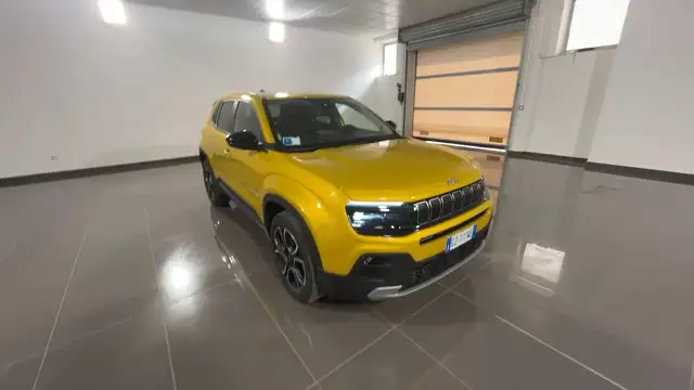 Jeep Avenger view 3