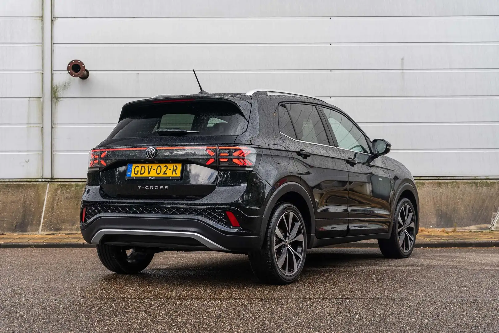 Volkswagen T-Cross 1.0 TSI 115pk DSG R-Line Business | Keyless | Acht Zwart - 2