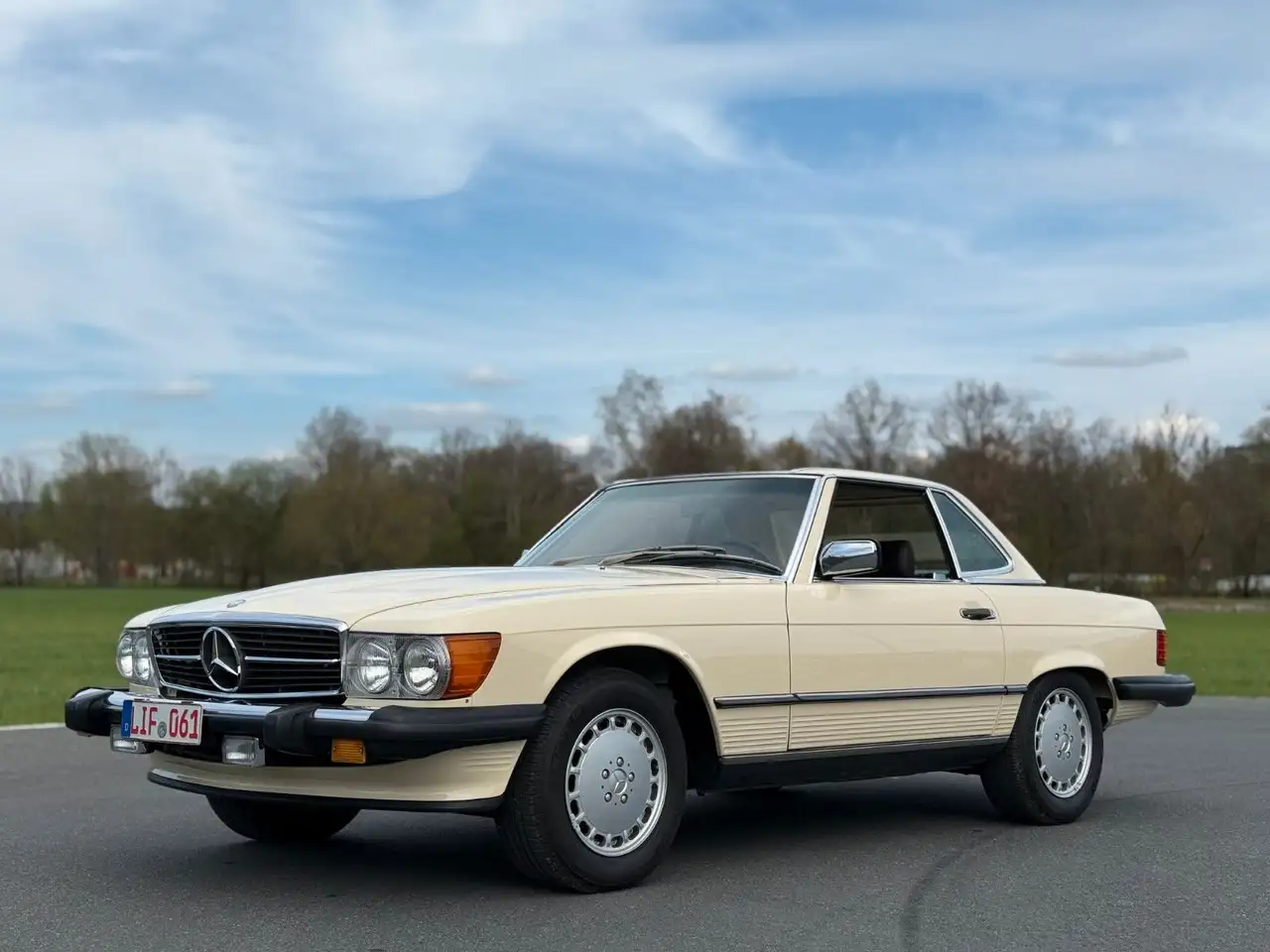 Mercedes-Benz SL 560
