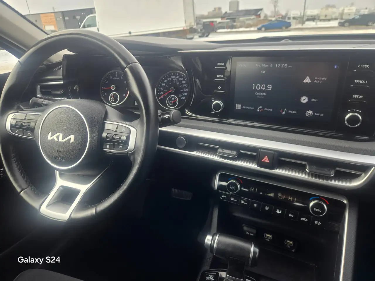 Kia K5 photo Kia K5