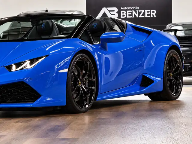 Lamborghini Huracan view 7