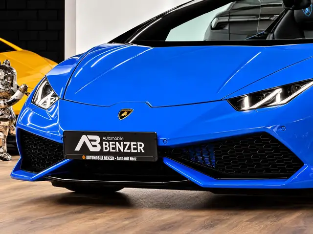 Lamborghini Huracan view 6