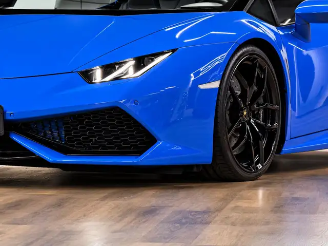 Lamborghini Huracan view 5
