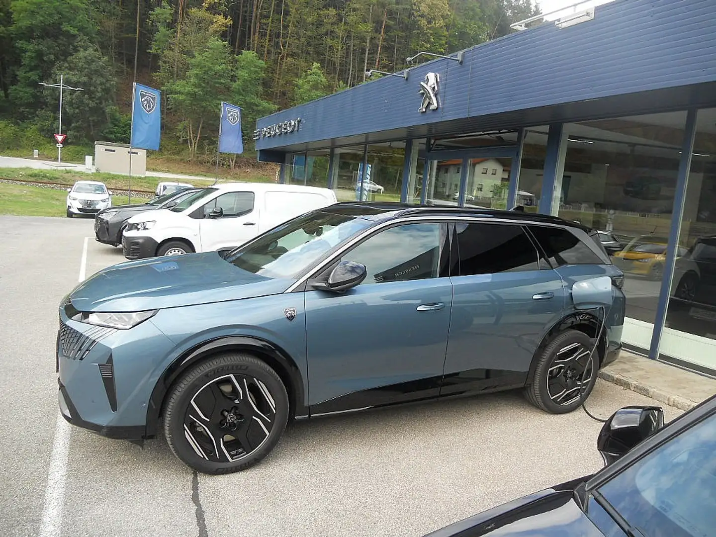 Peugeot 5008 Elektro 210 73kWh GT Bleu - 2