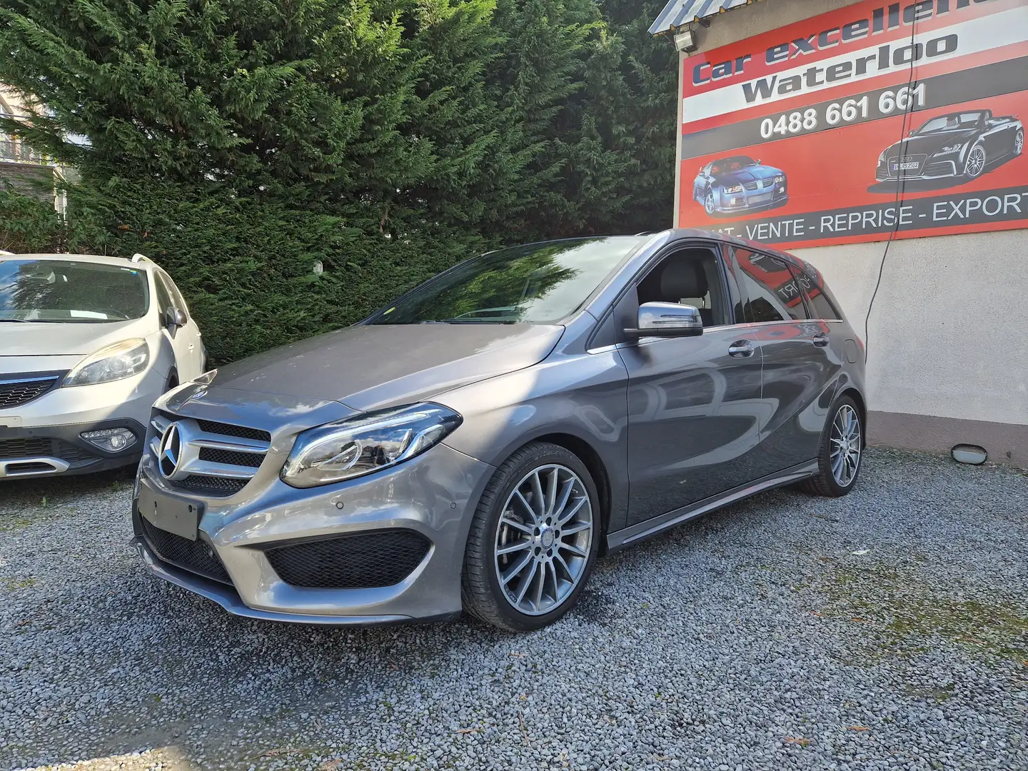 Mercedes-Benz B 180 PACK AMG Gris - 1