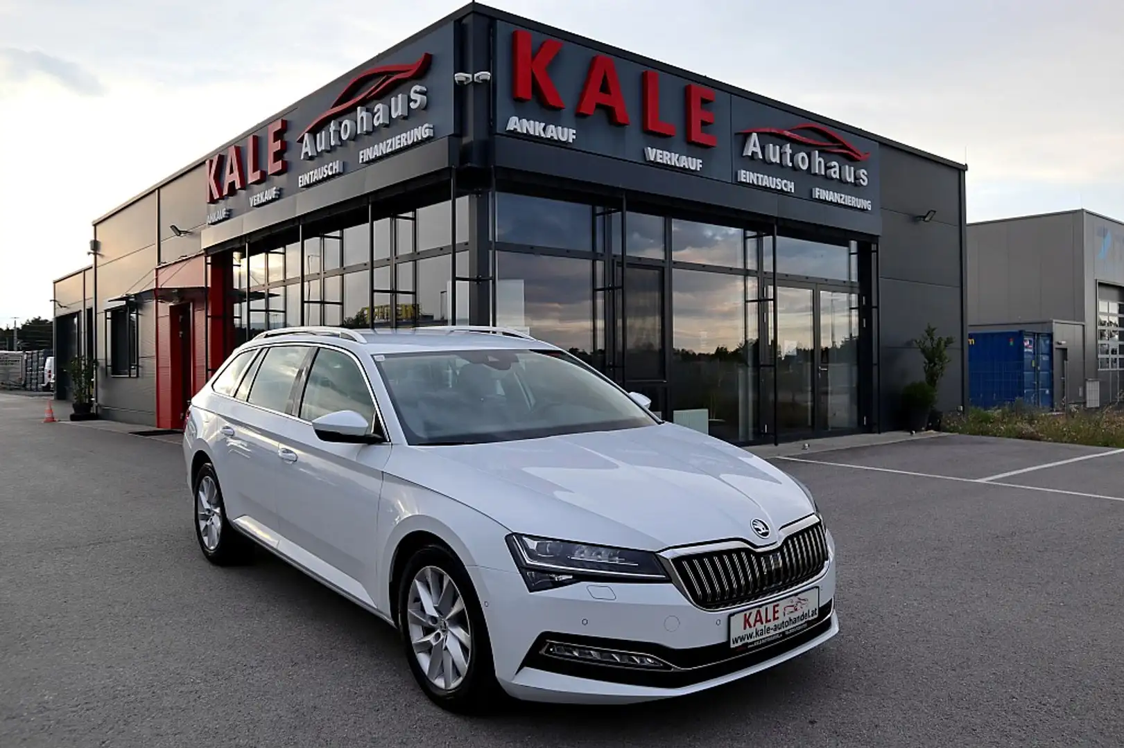 Skoda Superb Kombi 2,0 TDI Style DSG*1.Besitz*Virtual*LED*NAVI* Blanc - 1