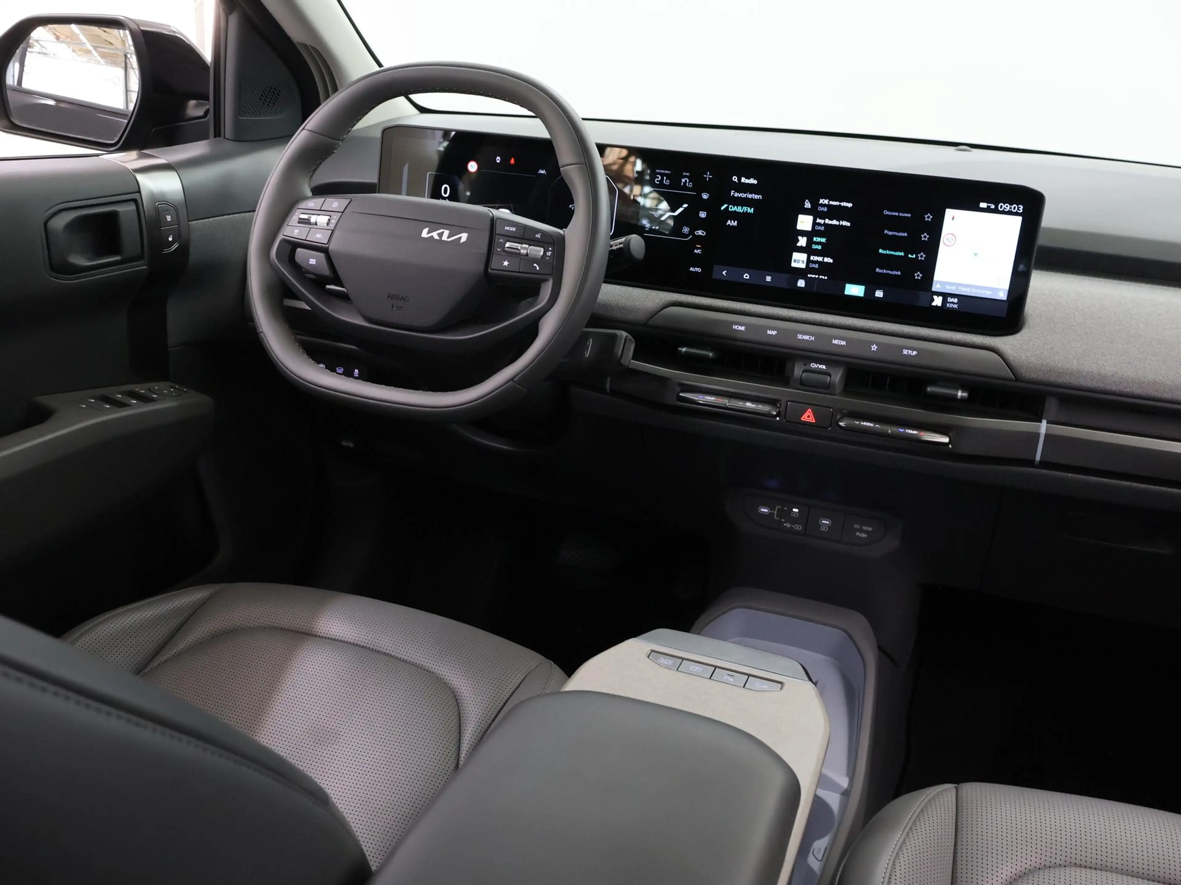 Kia EV3 Plus Advanced 81.4 kWh | Panoramadak | Harman / Ka — photo 9