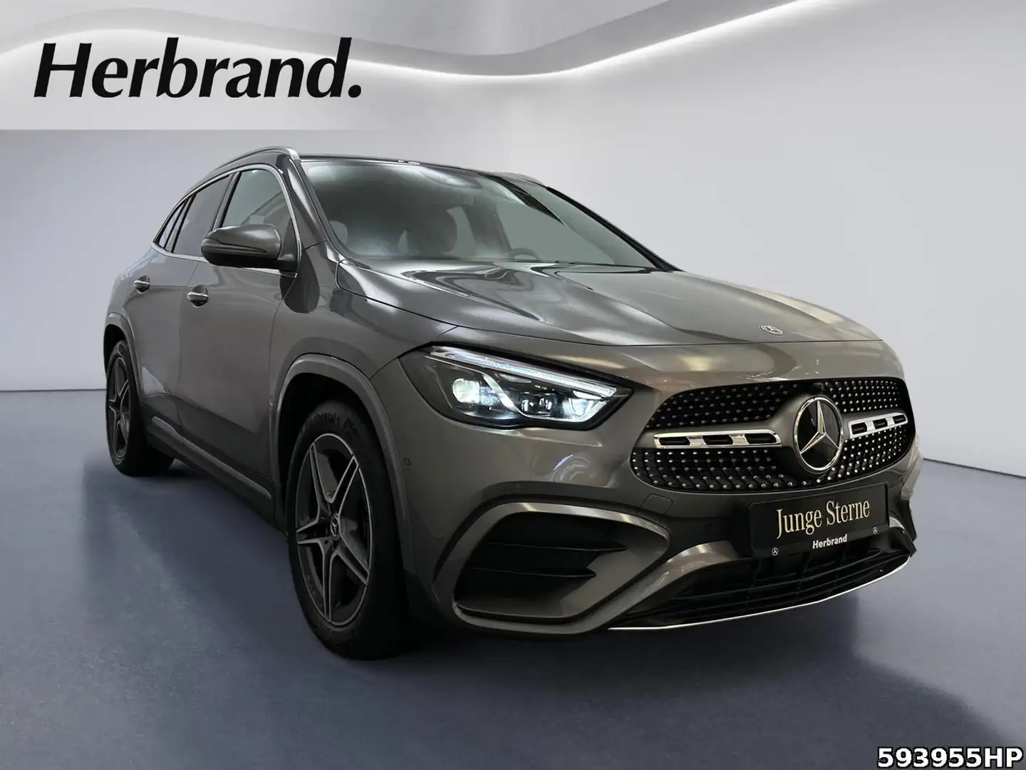 Mercedes-Benz GLA 200 d AMG MULTIBEAM AHK Distronic 19"LM Grau - 2