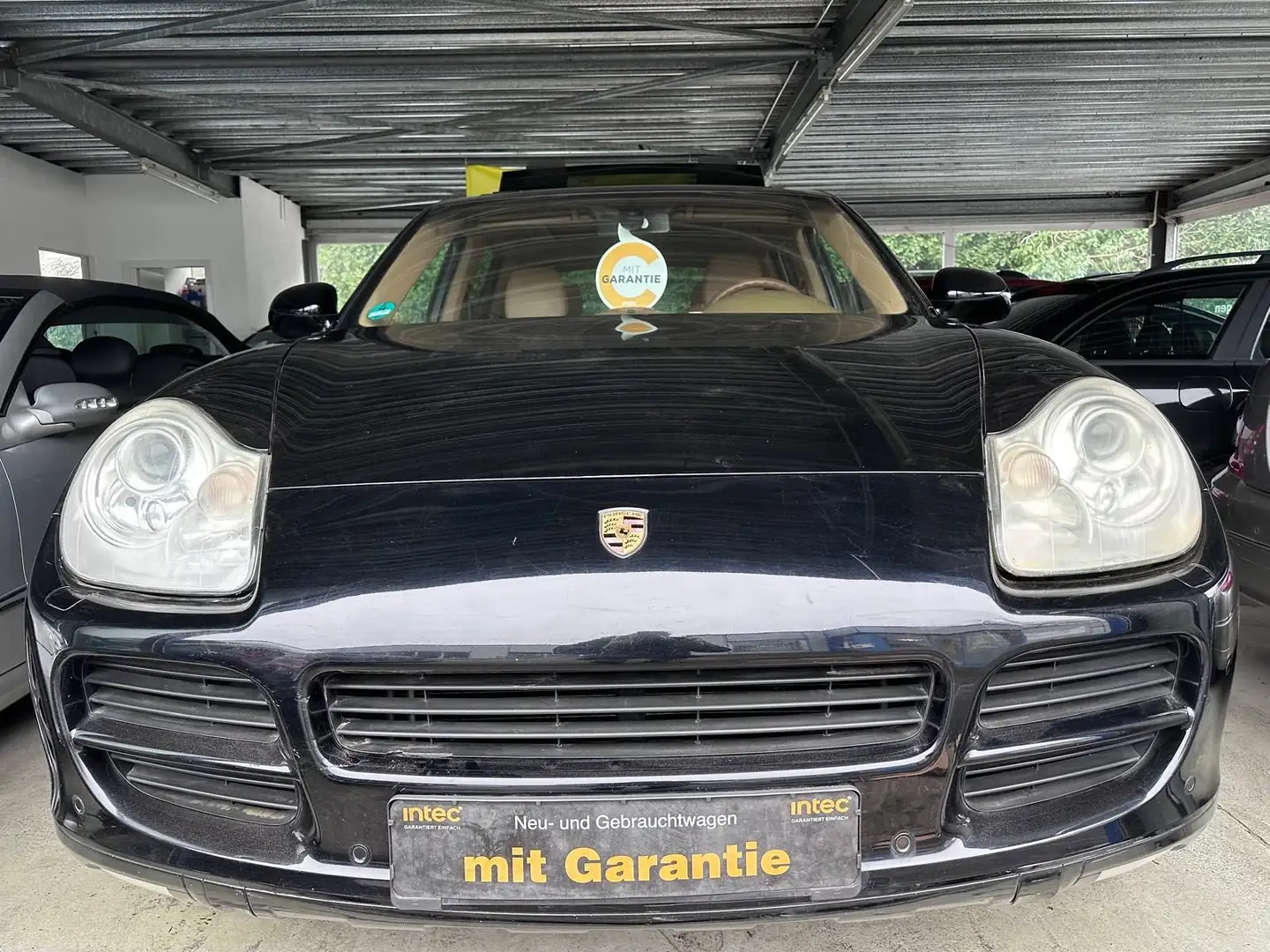 Porsche Cayenne Basis Schwarz - 1