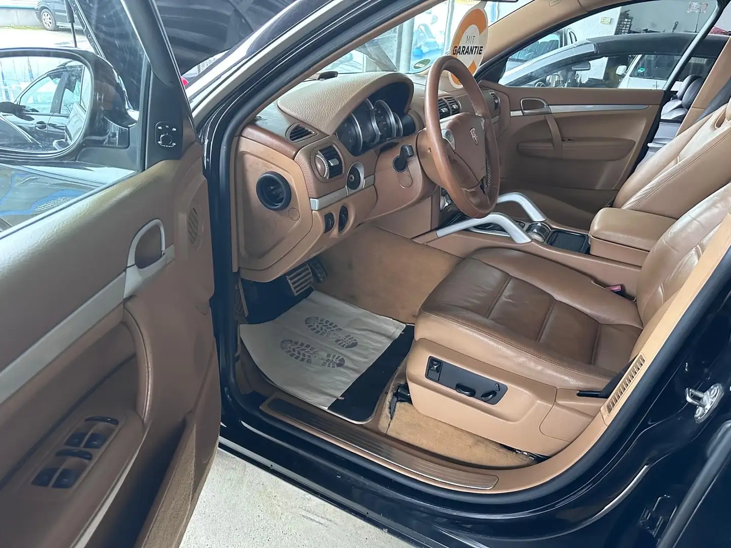 Porsche Cayenne Basis Schwarz - 2