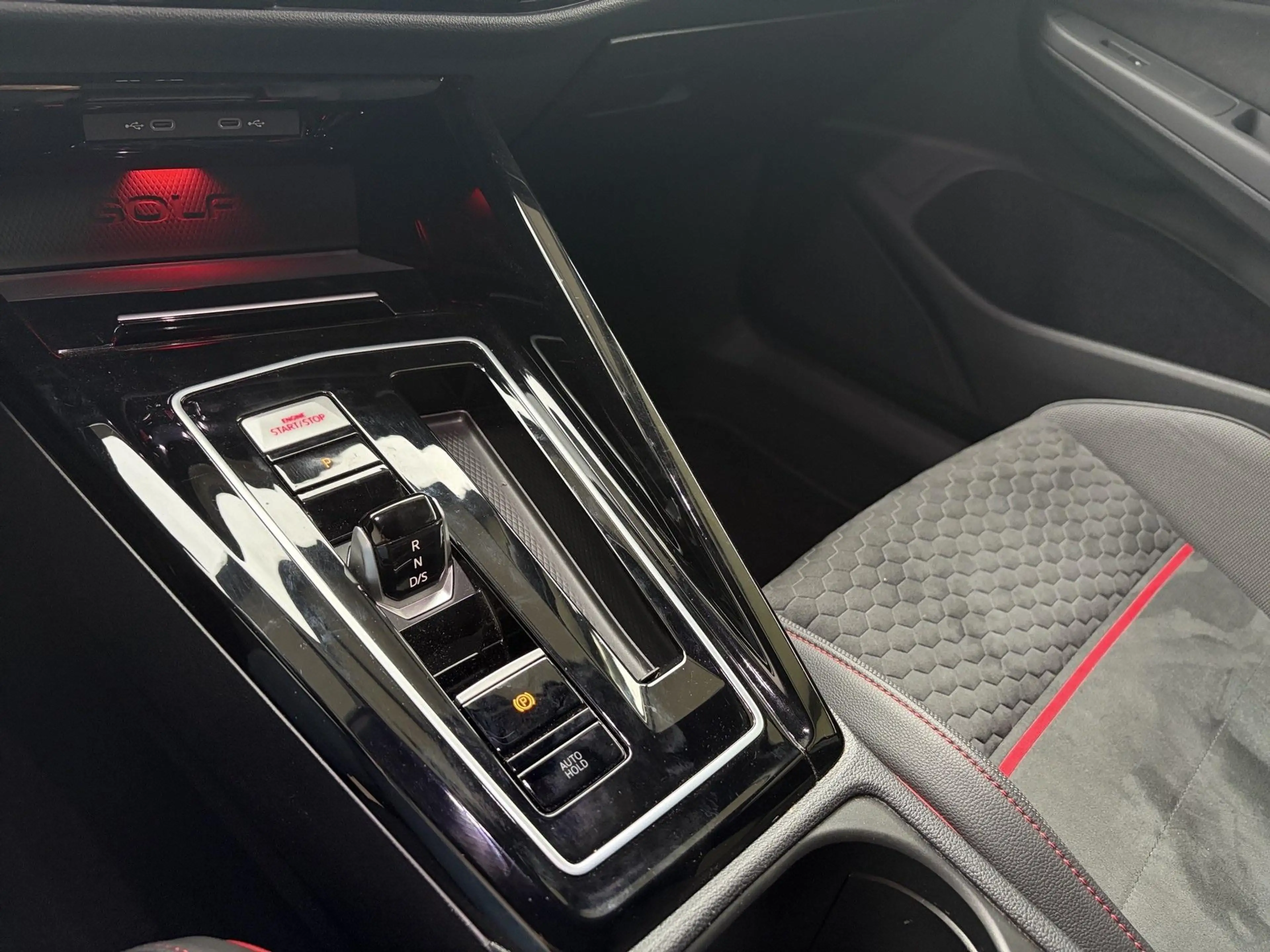 Volkswagen Golf GTI VIII 2.0 TSI 221kW Clubsport DSG — photo 9