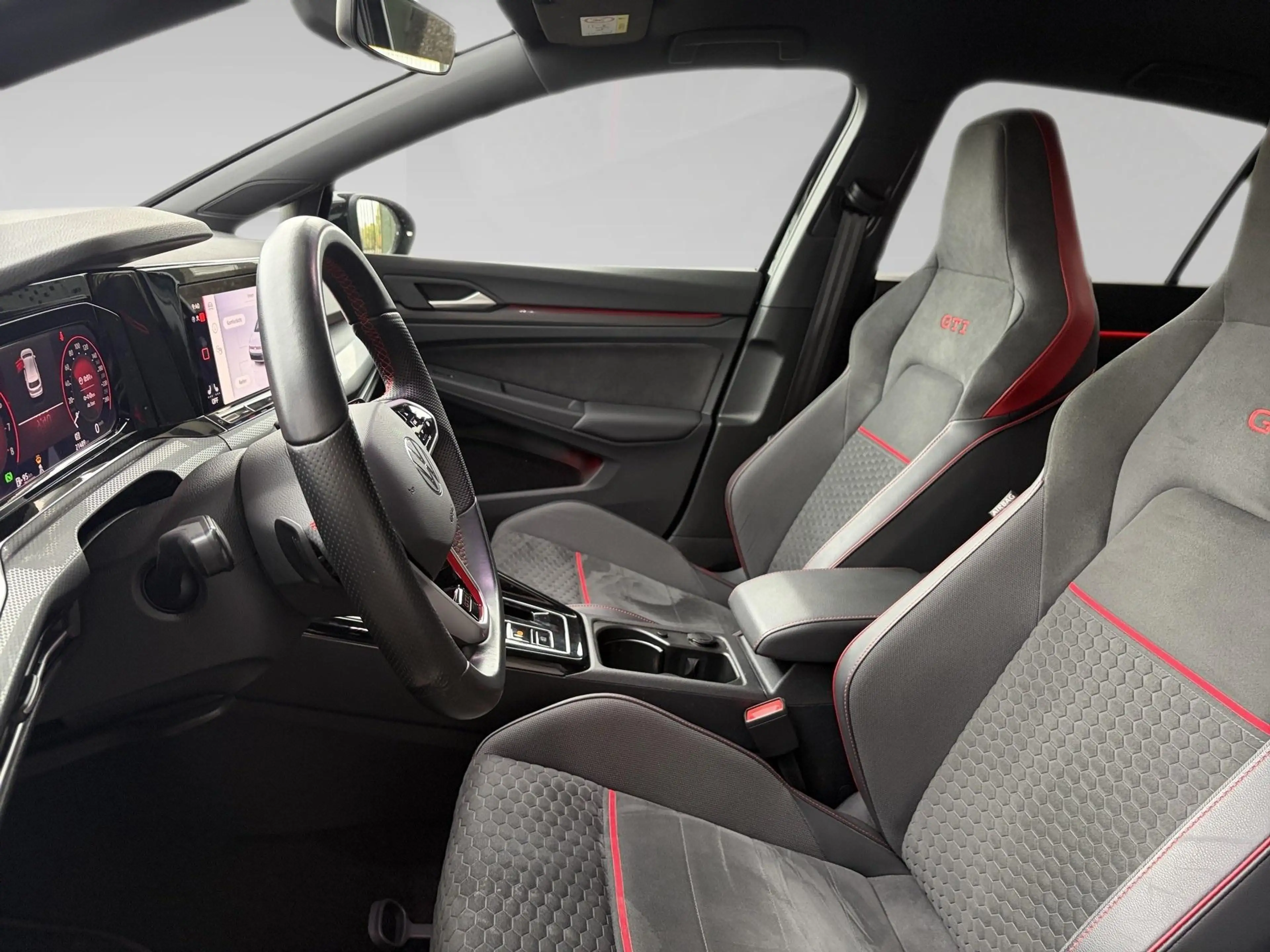 Volkswagen Golf GTI VIII 2.0 TSI 221kW Clubsport DSG — photo 4