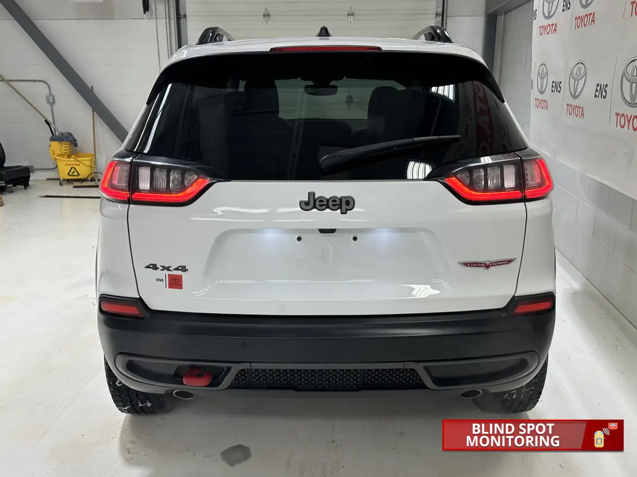 Jeep Cherokee снимка Jeep Cherokee