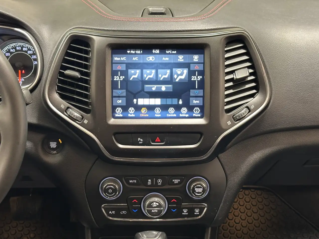 Jeep Cherokee снимка Jeep Cherokee
