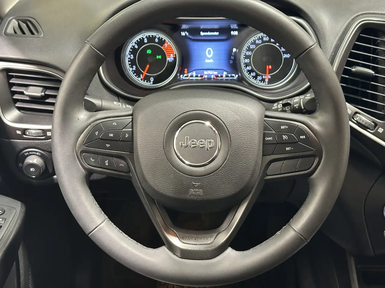 Jeep Cherokee снимка Jeep Cherokee