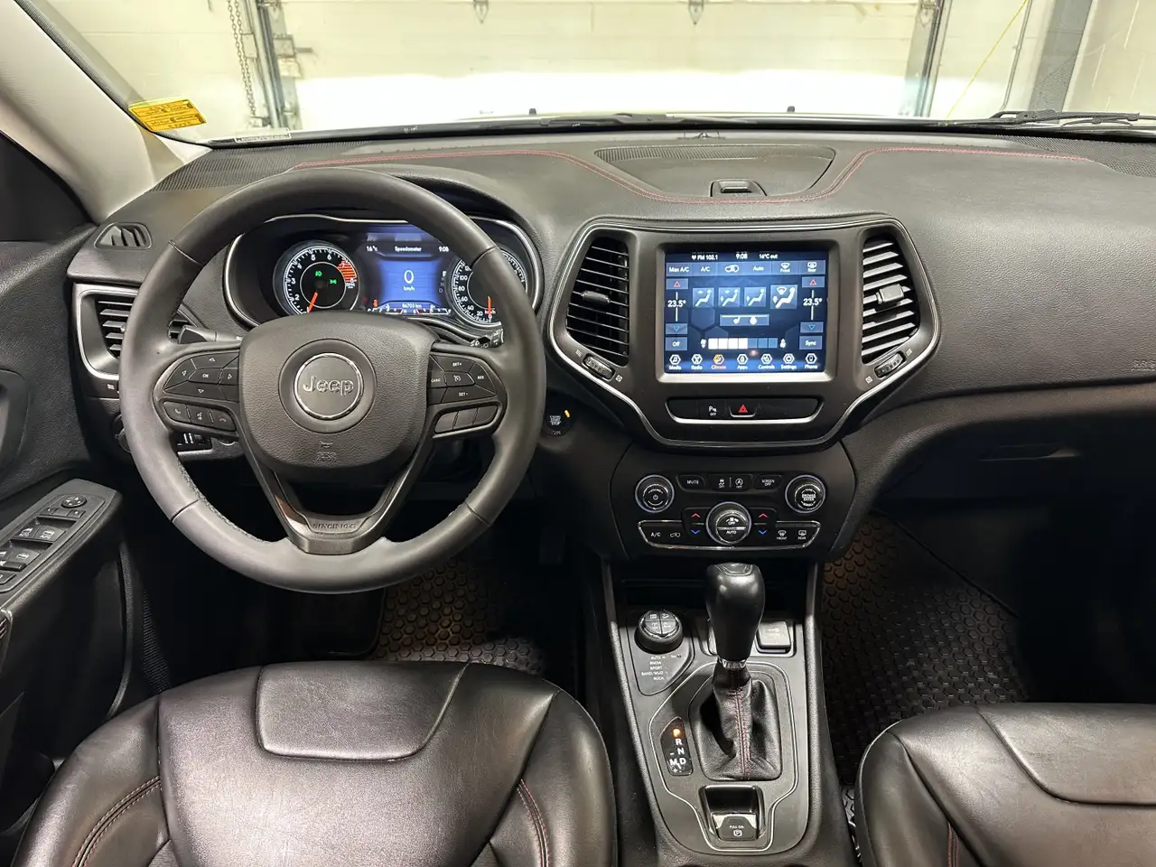 Jeep Cherokee снимка Jeep Cherokee