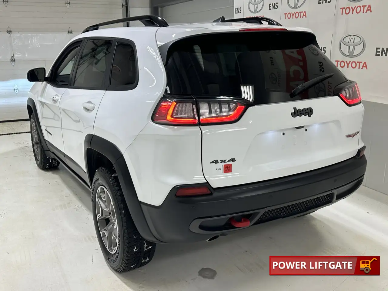 Jeep Cherokee снимка Jeep Cherokee