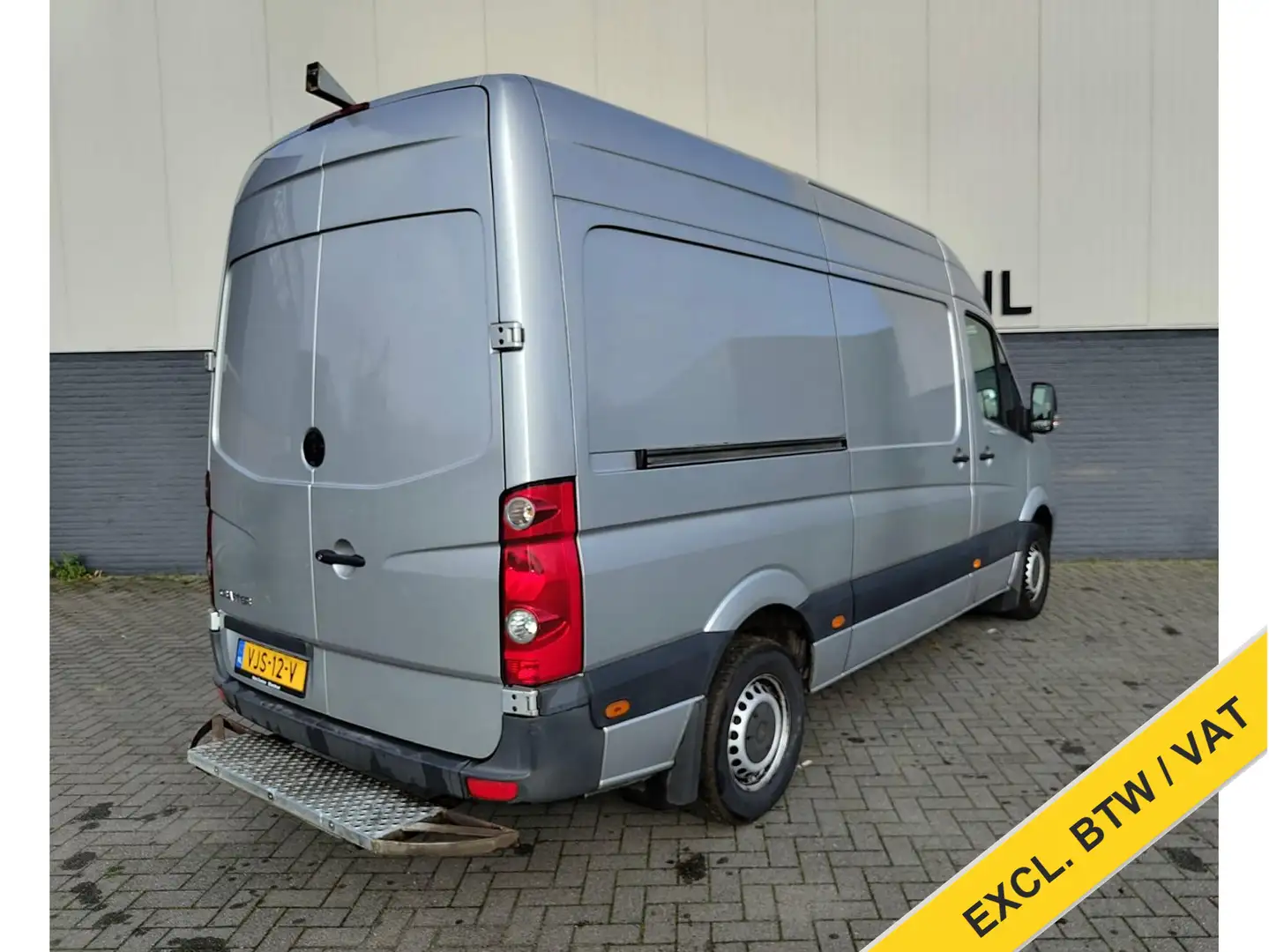 Volkswagen Crafter 50 2.0TDI L2H2 3 pers. Airco Camera ECC Step-up La Grijs - 1