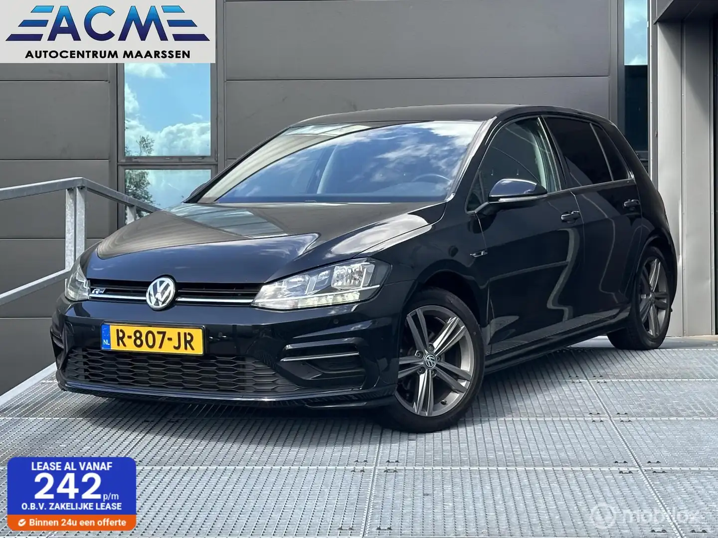 Volkswagen Golf 1.0 TSI Highline Business R Zwart - 1
