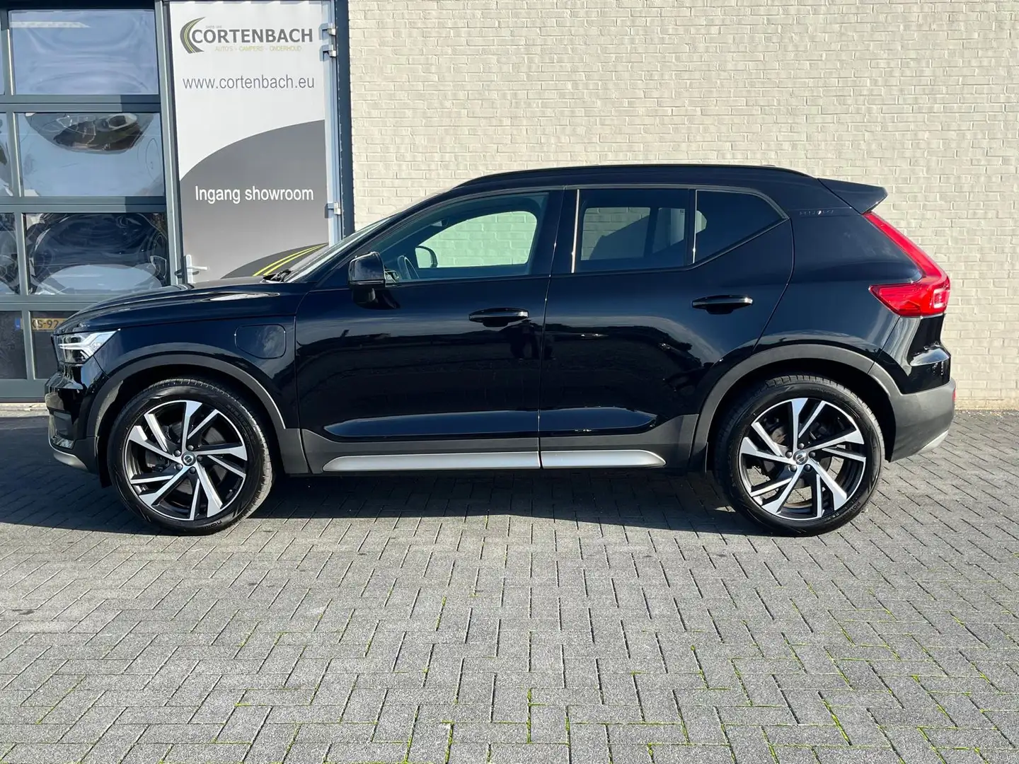 Volvo XC40 1.5 T4 Recharge R-Design | Exclusive bumper pakket Noir - 2
