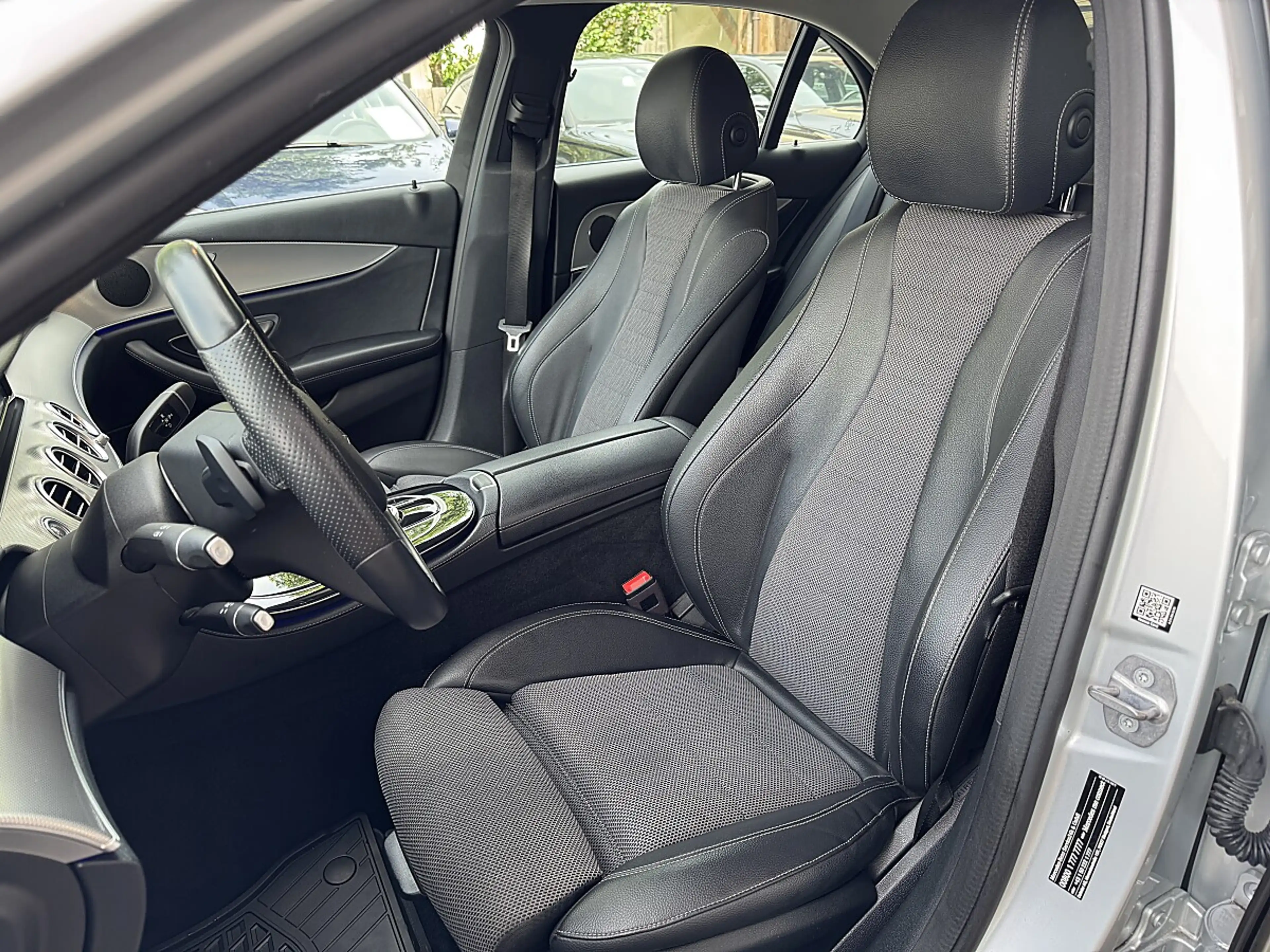 Mercedes-Benz E 200 d Avantgarde Aut.*LED*LEDER*RFK* — photo 10