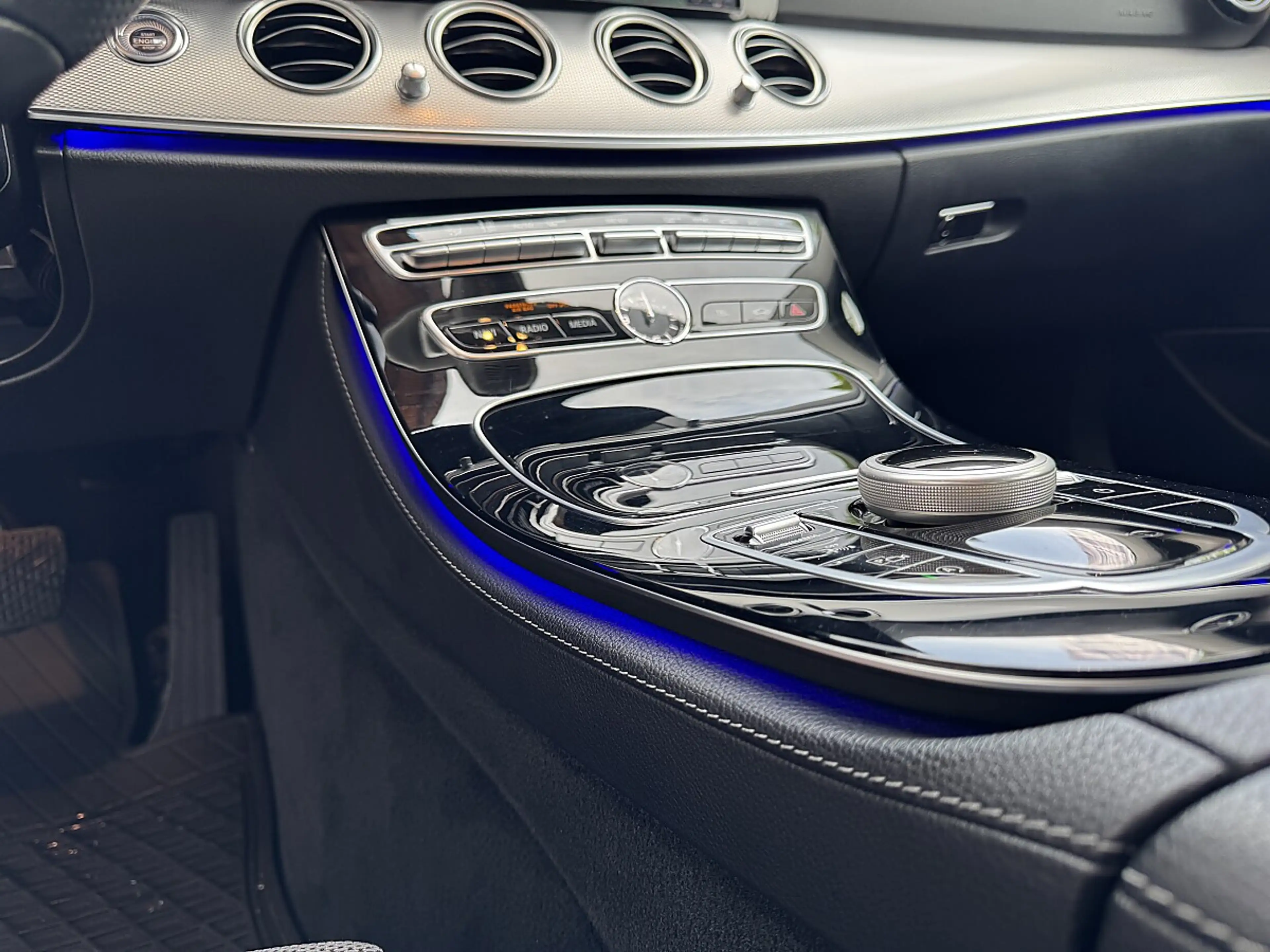 Mercedes-Benz E 200 d Avantgarde Aut.*LED*LEDER*RFK* — photo 14