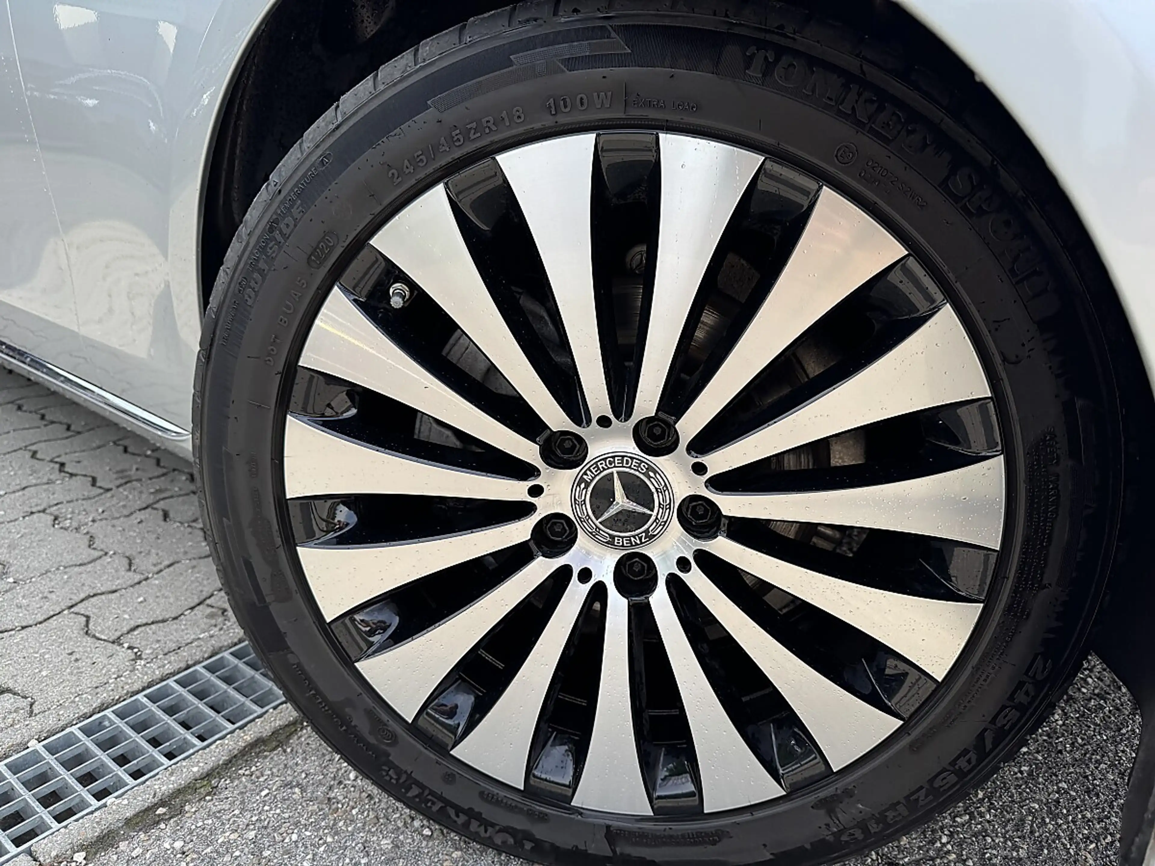 Mercedes-Benz E 200 d Avantgarde Aut.*LED*LEDER*RFK* — photo 4