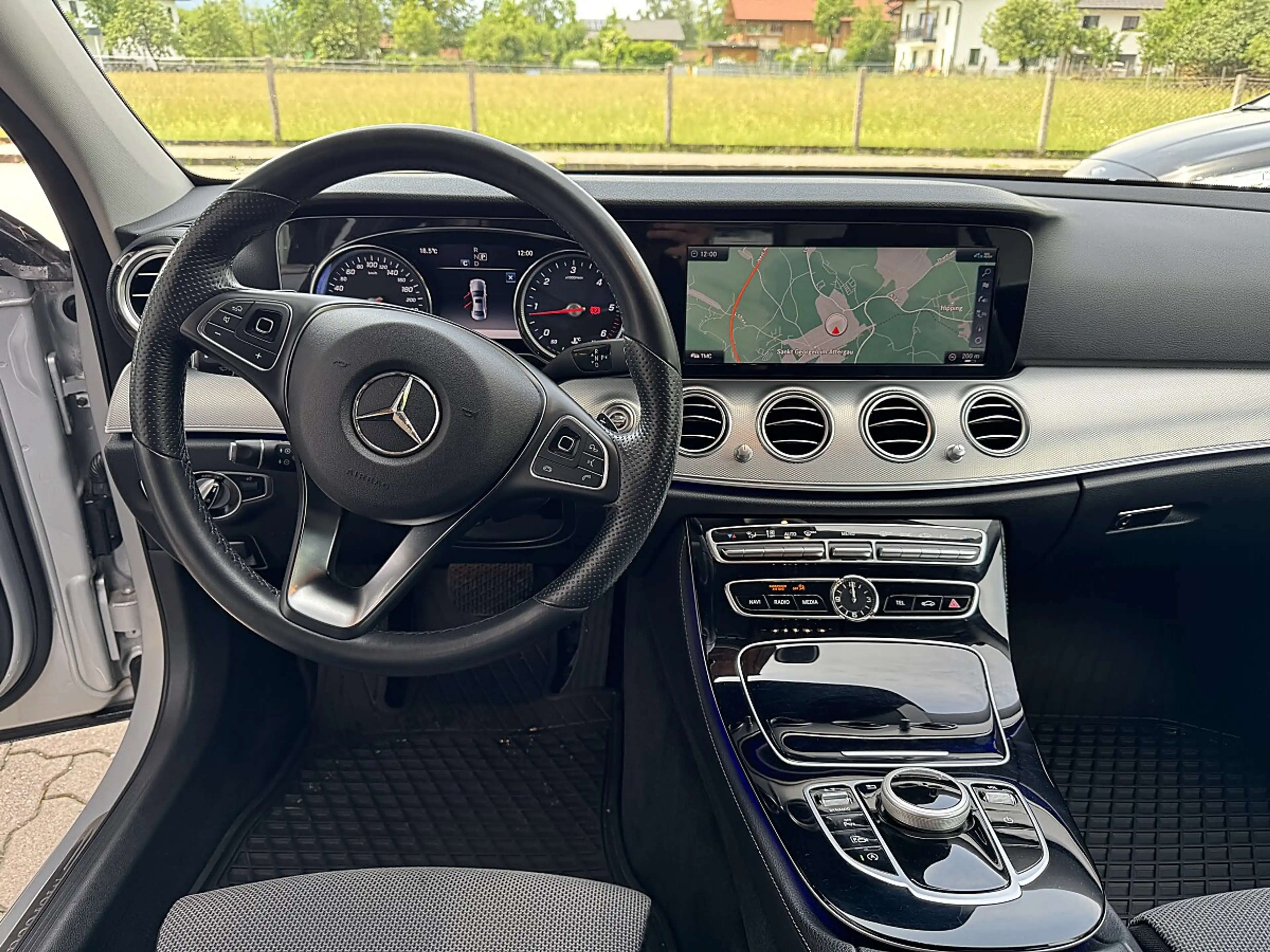 Mercedes-Benz E 200 d Avantgarde Aut.*LED*LEDER*RFK* — photo 13